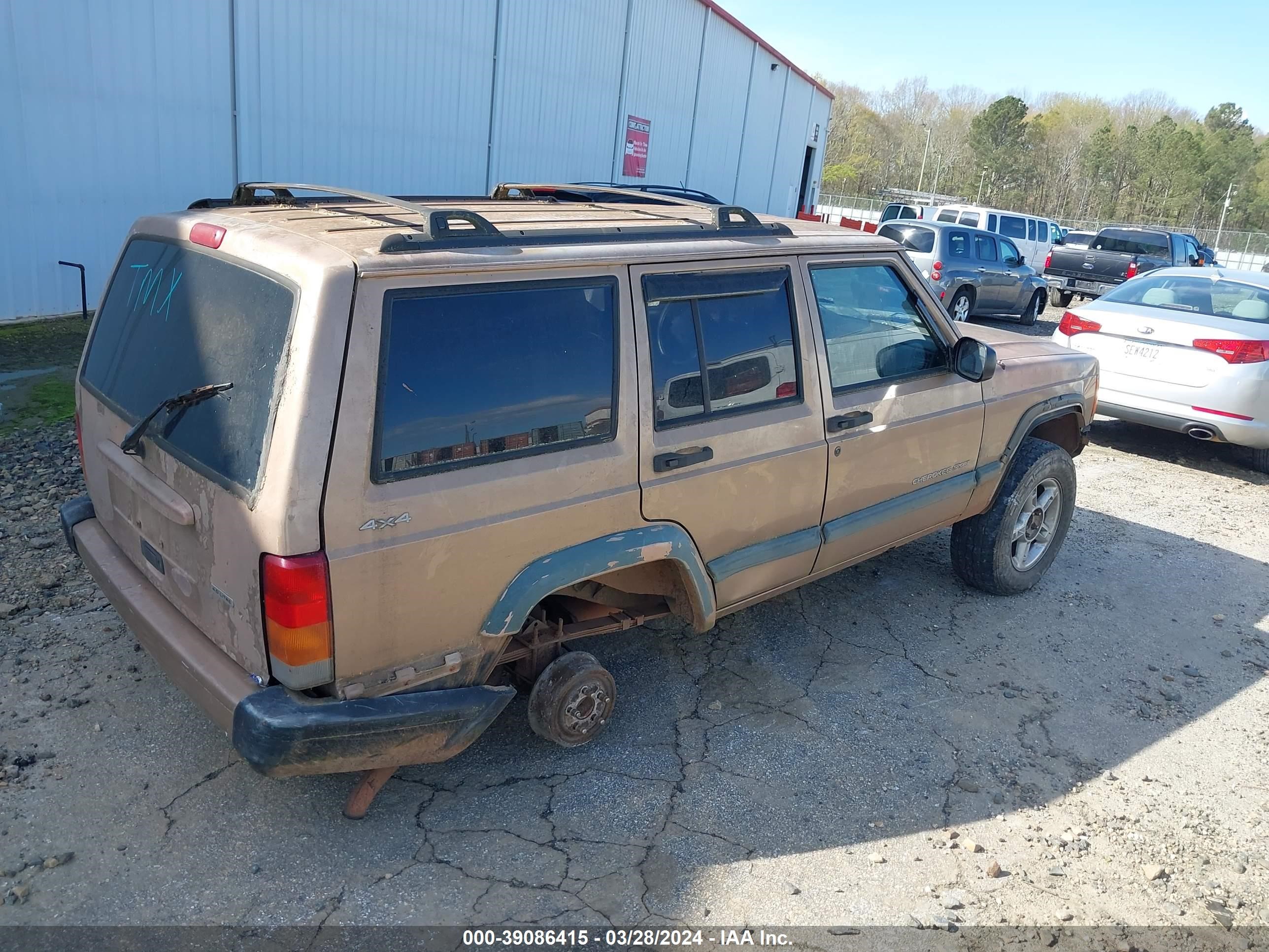 Photo 3 VIN: 1J4FF48S3YL181086 - JEEP CHEROKEE 