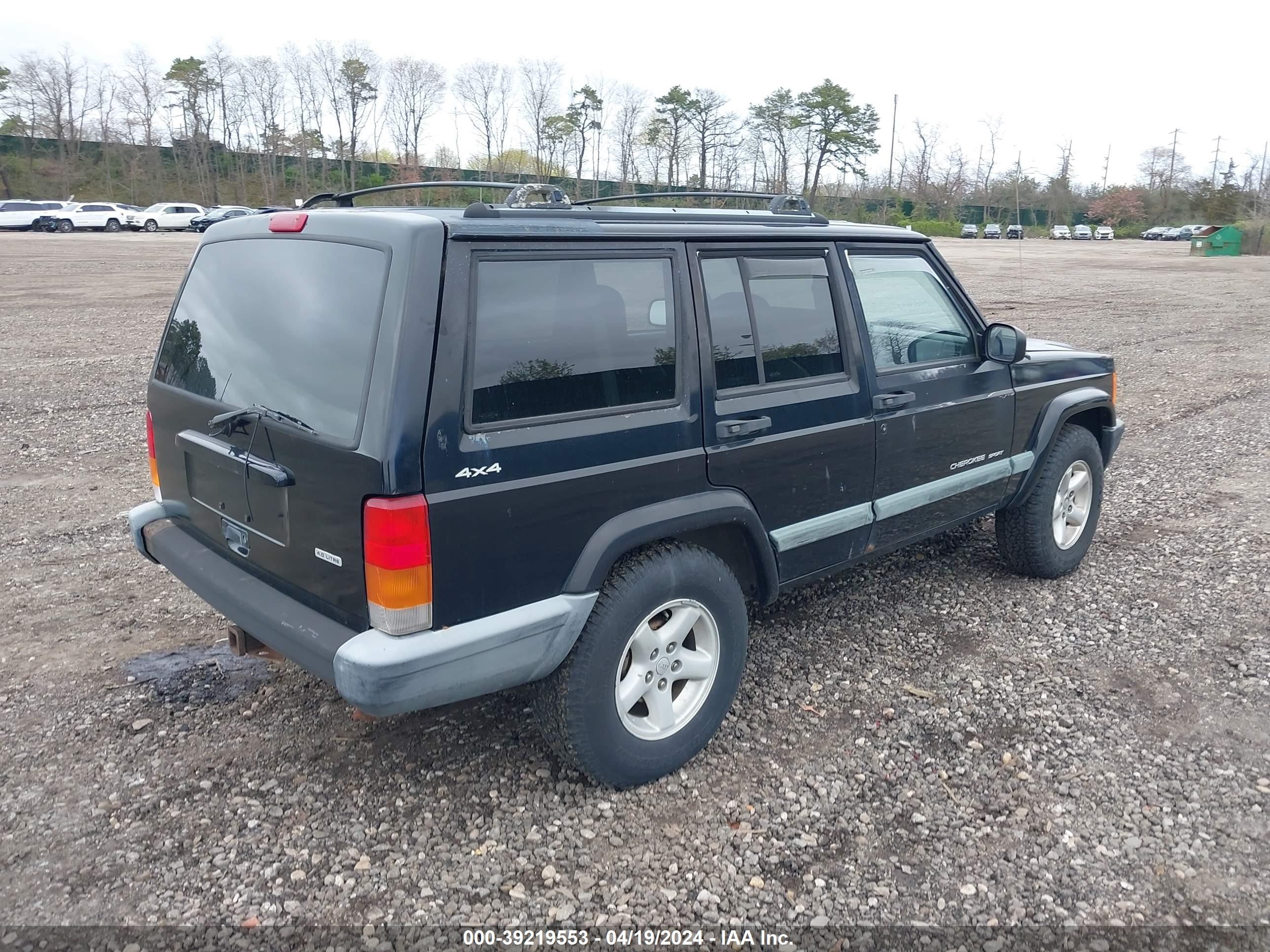 Photo 3 VIN: 1J4FF48S3YL267479 - JEEP CHEROKEE 