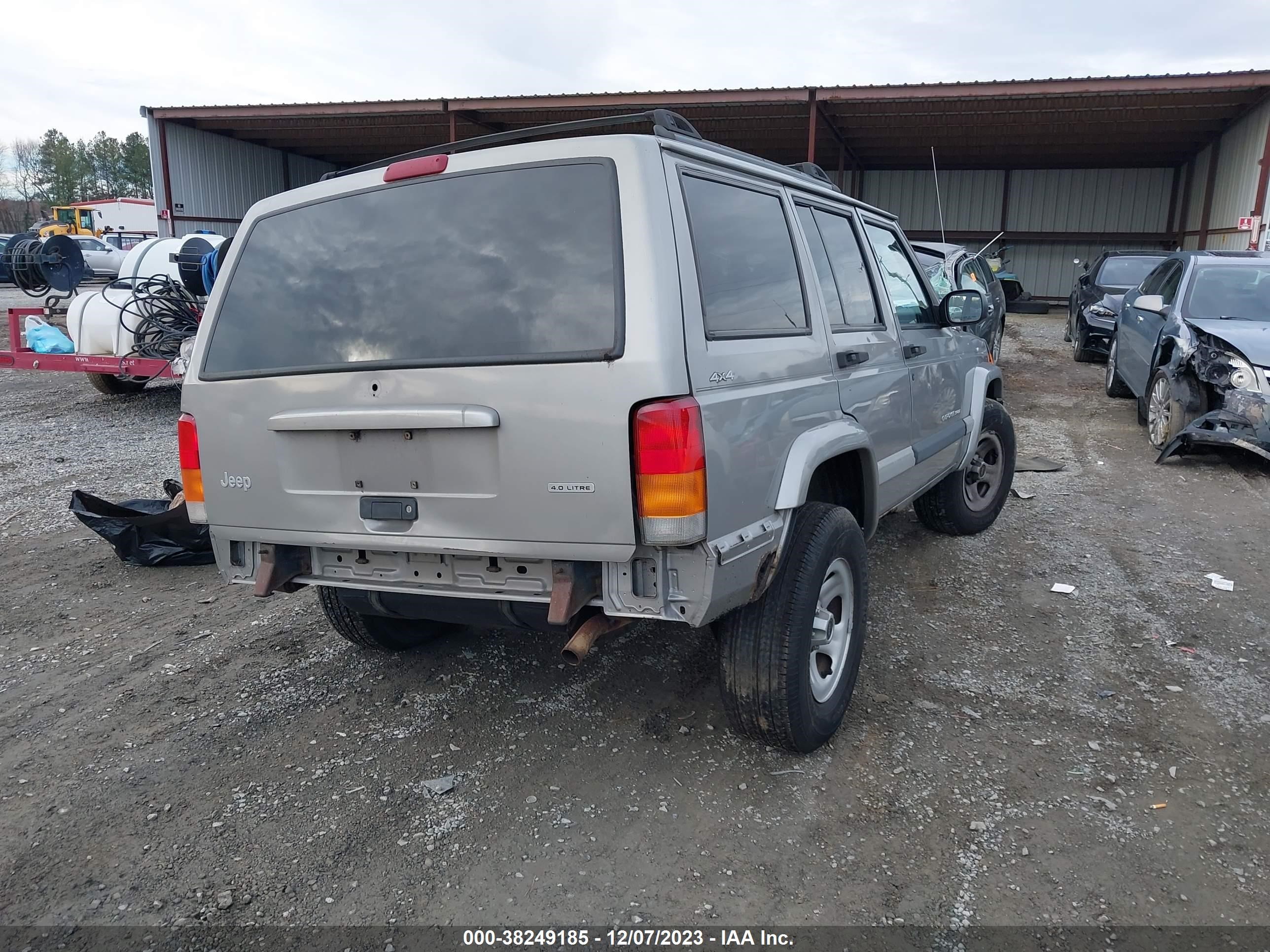 Photo 3 VIN: 1J4FF48S41L586041 - JEEP CHEROKEE 