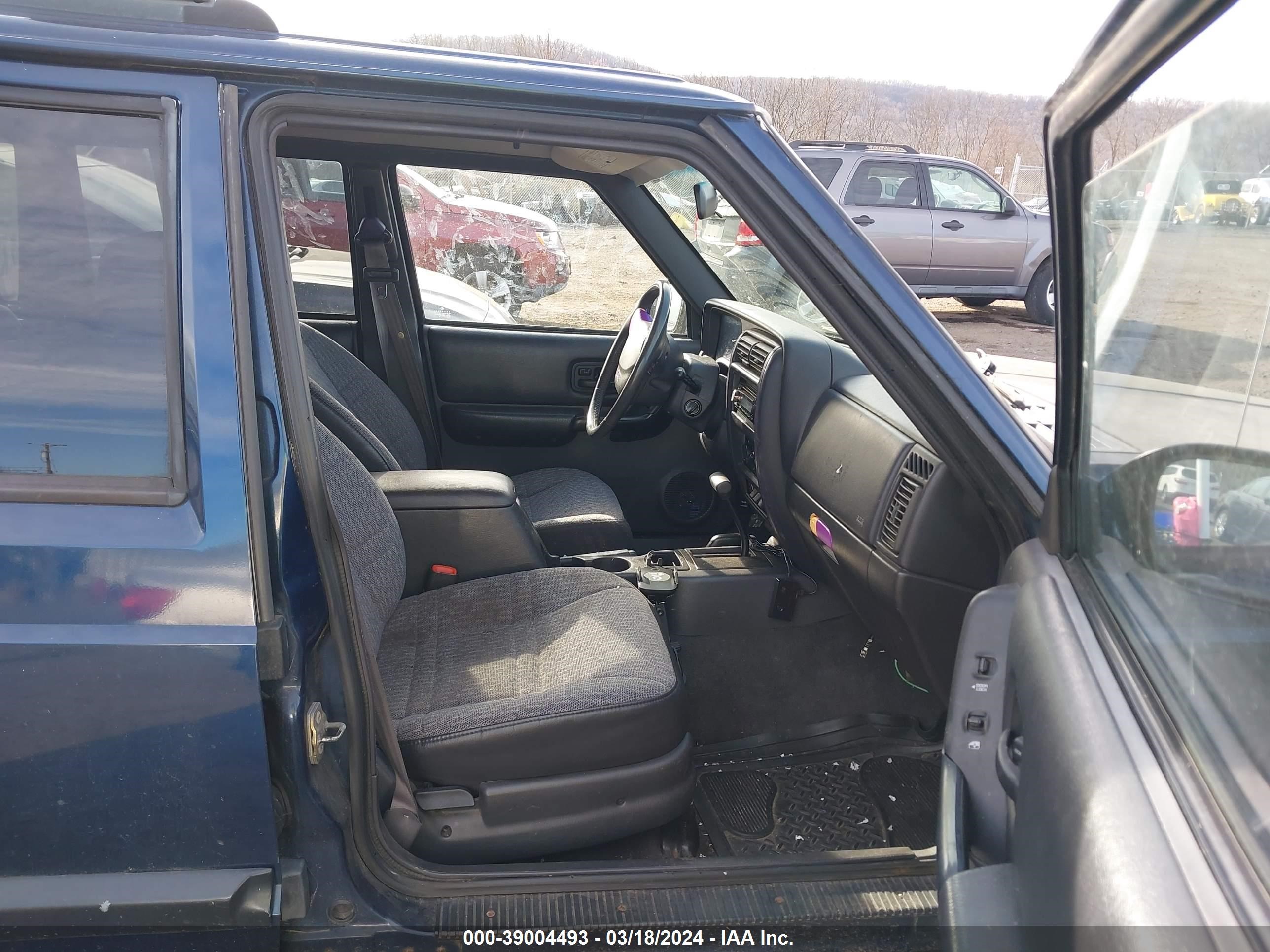 Photo 4 VIN: 1J4FF48S4YL138036 - JEEP CHEROKEE 