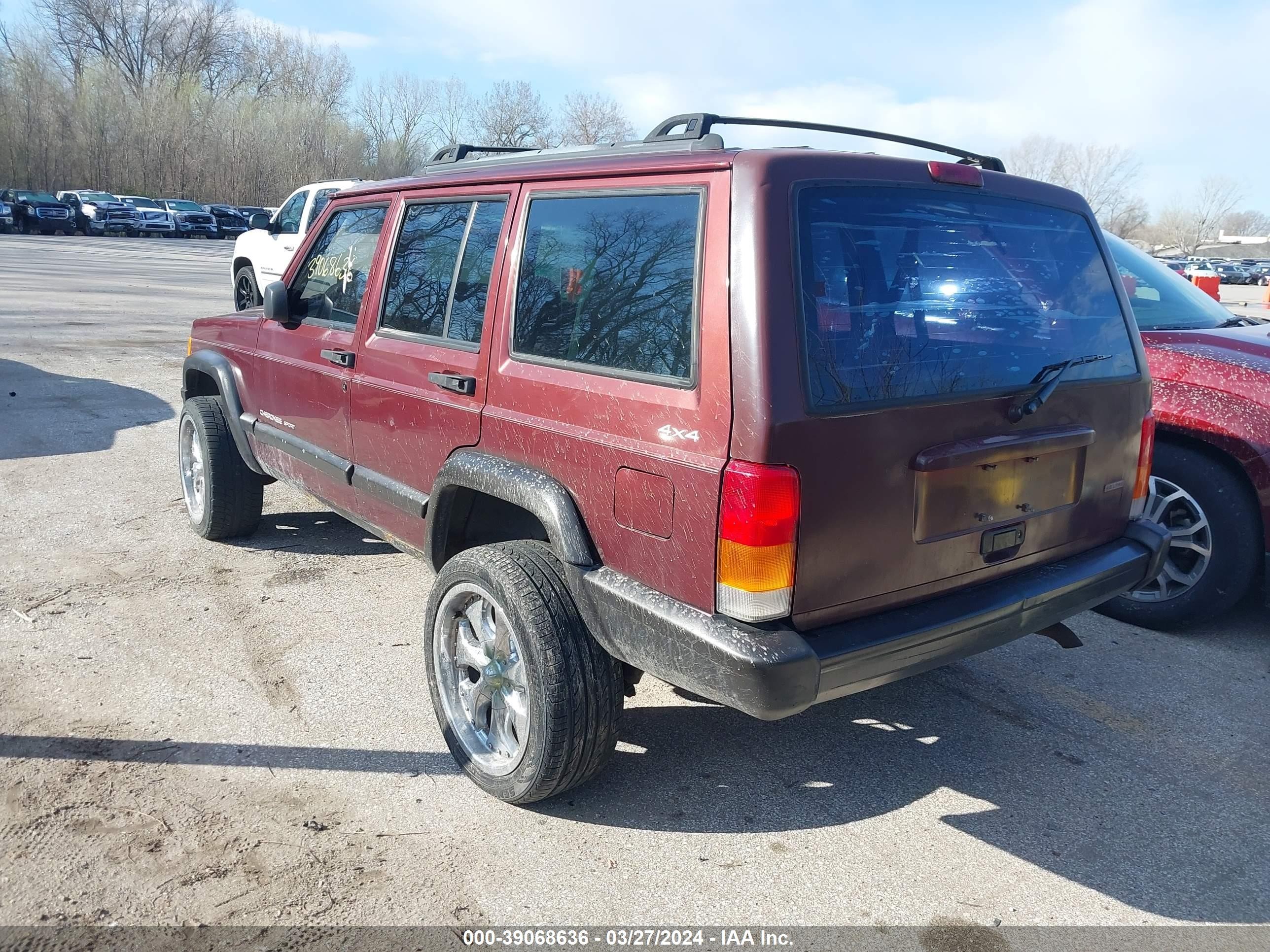 Photo 2 VIN: 1J4FF48S4YL142328 - JEEP CHEROKEE 