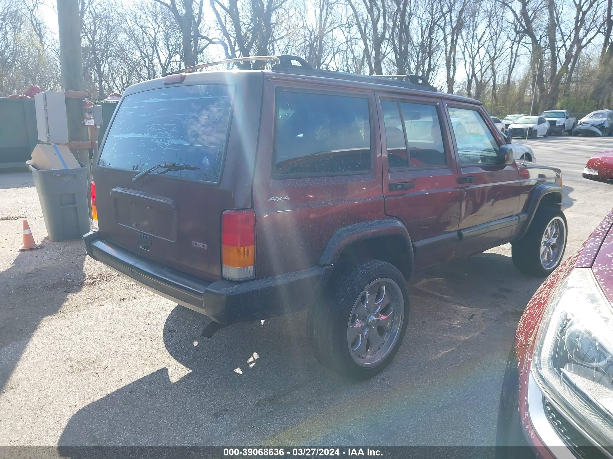 Photo 3 VIN: 1J4FF48S4YL142328 - JEEP CHEROKEE 