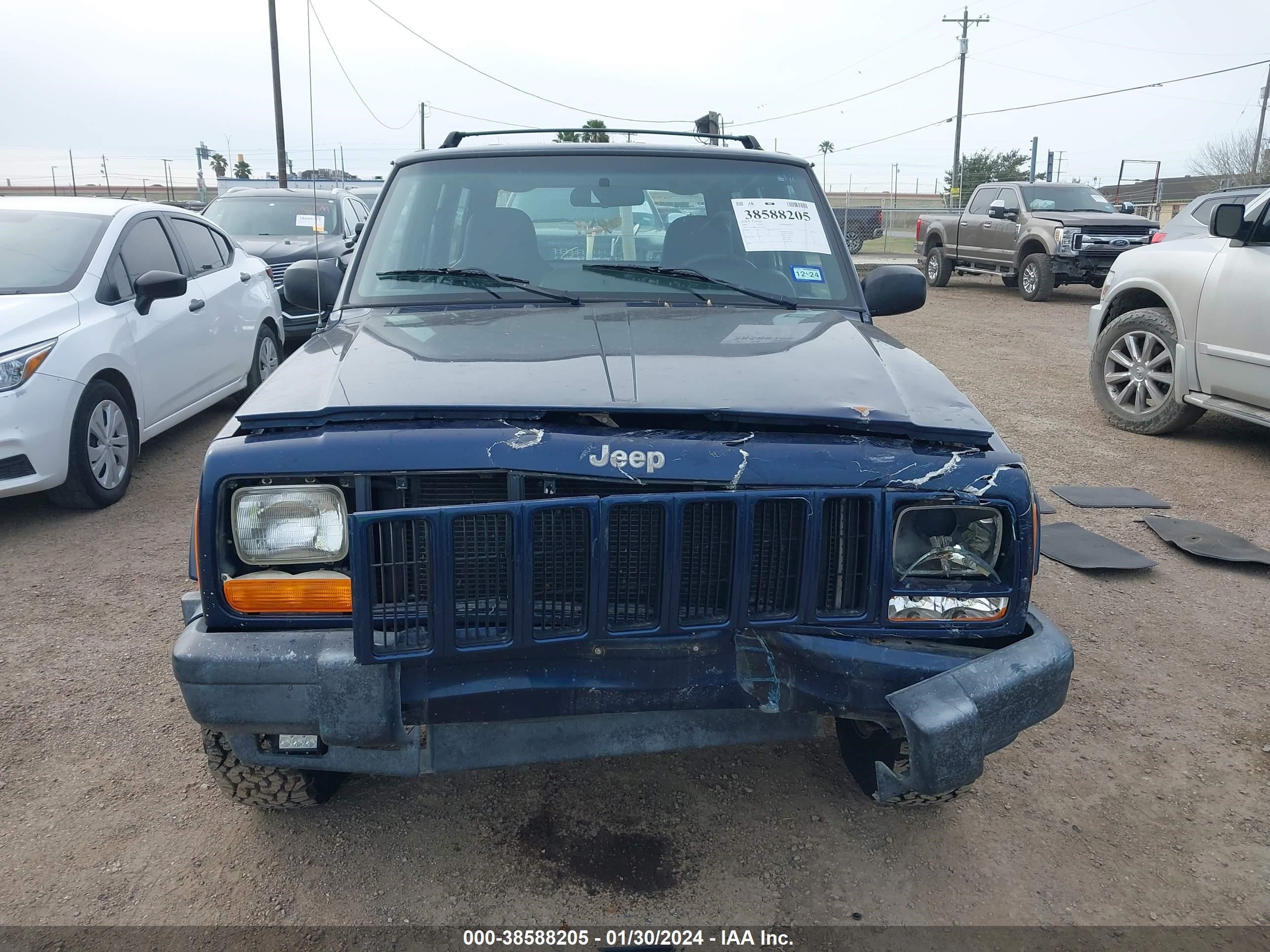 Photo 11 VIN: 1J4FF48S51L516323 - JEEP CHEROKEE 