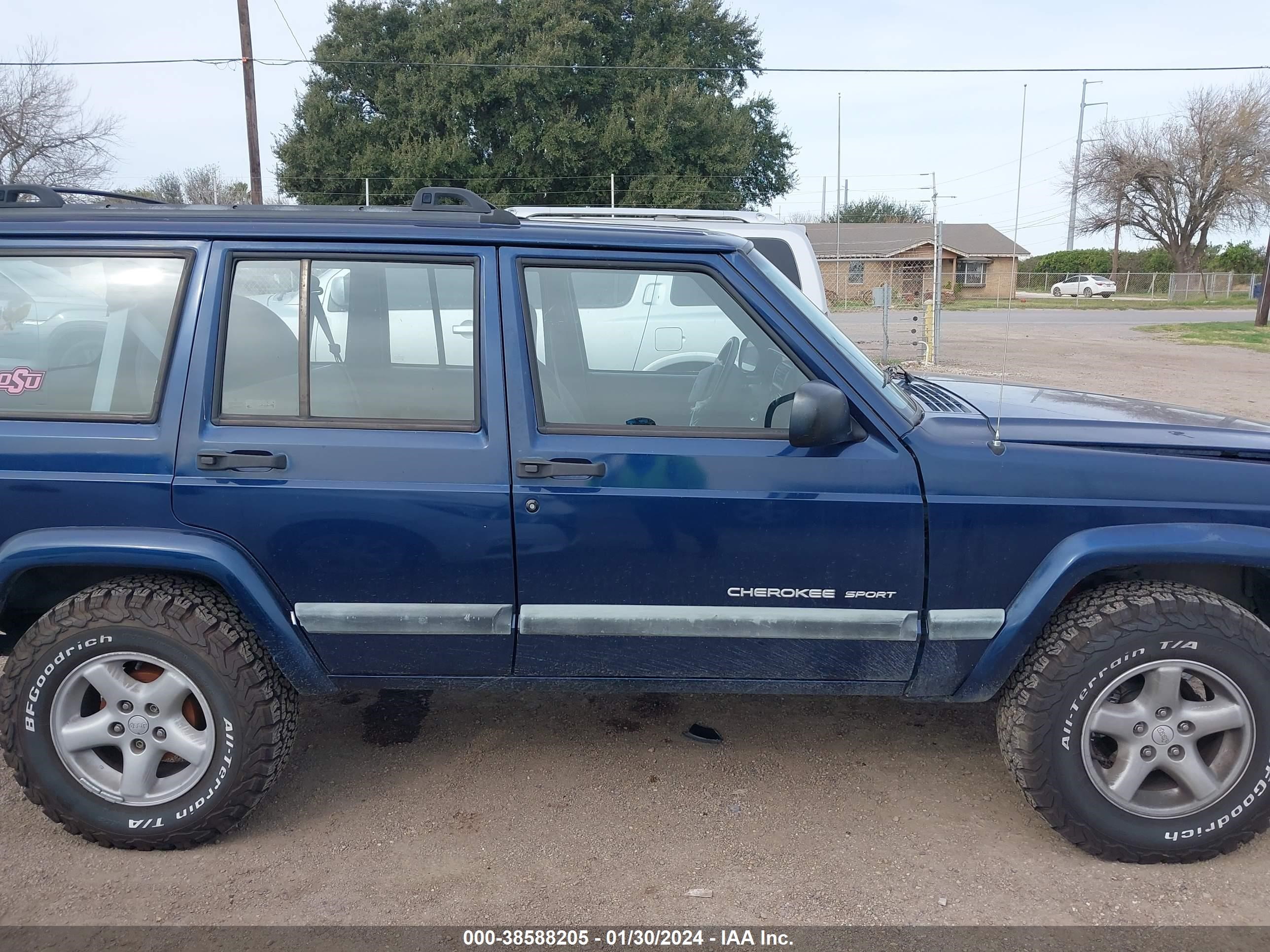 Photo 12 VIN: 1J4FF48S51L516323 - JEEP CHEROKEE 