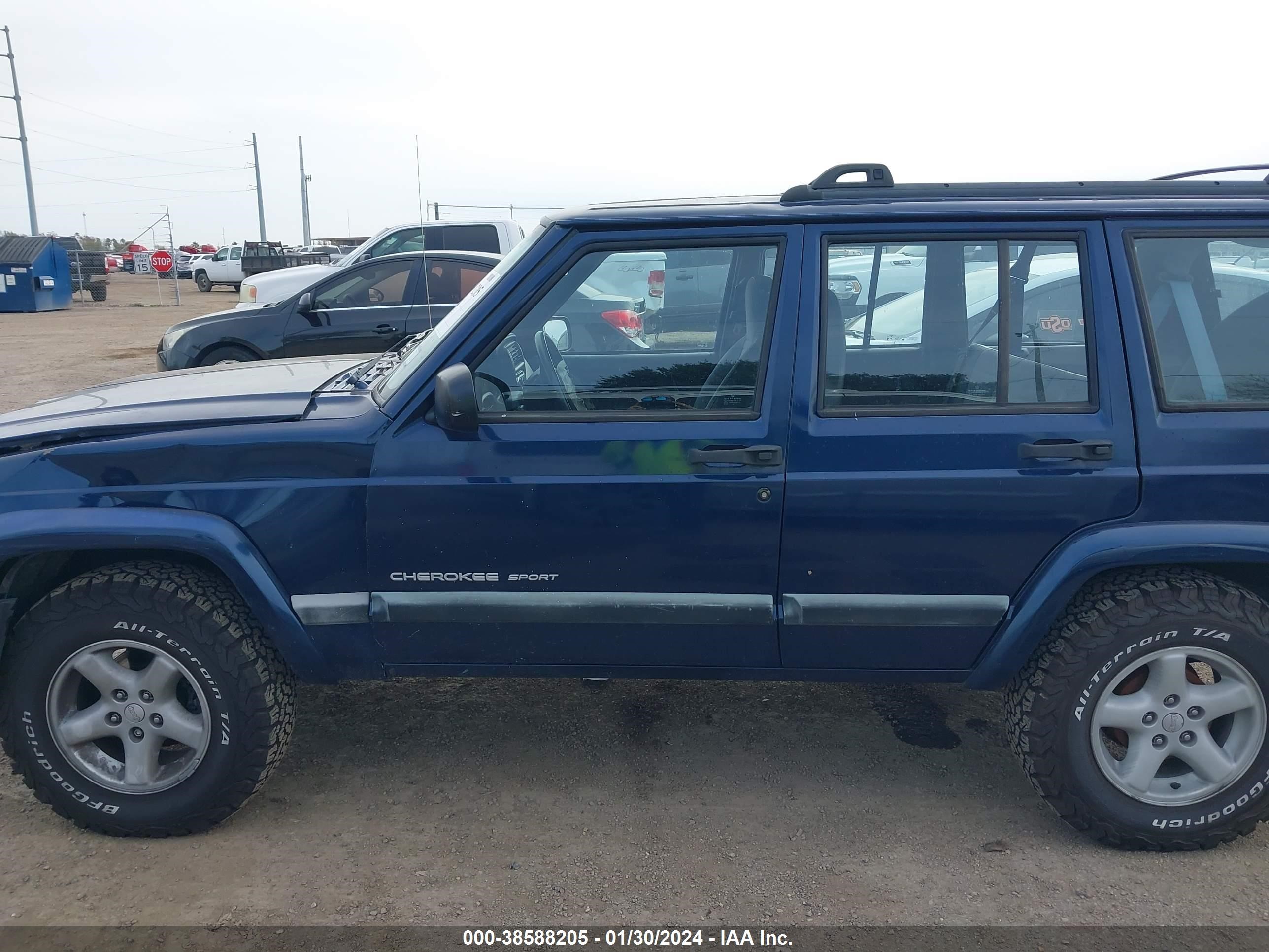 Photo 13 VIN: 1J4FF48S51L516323 - JEEP CHEROKEE 