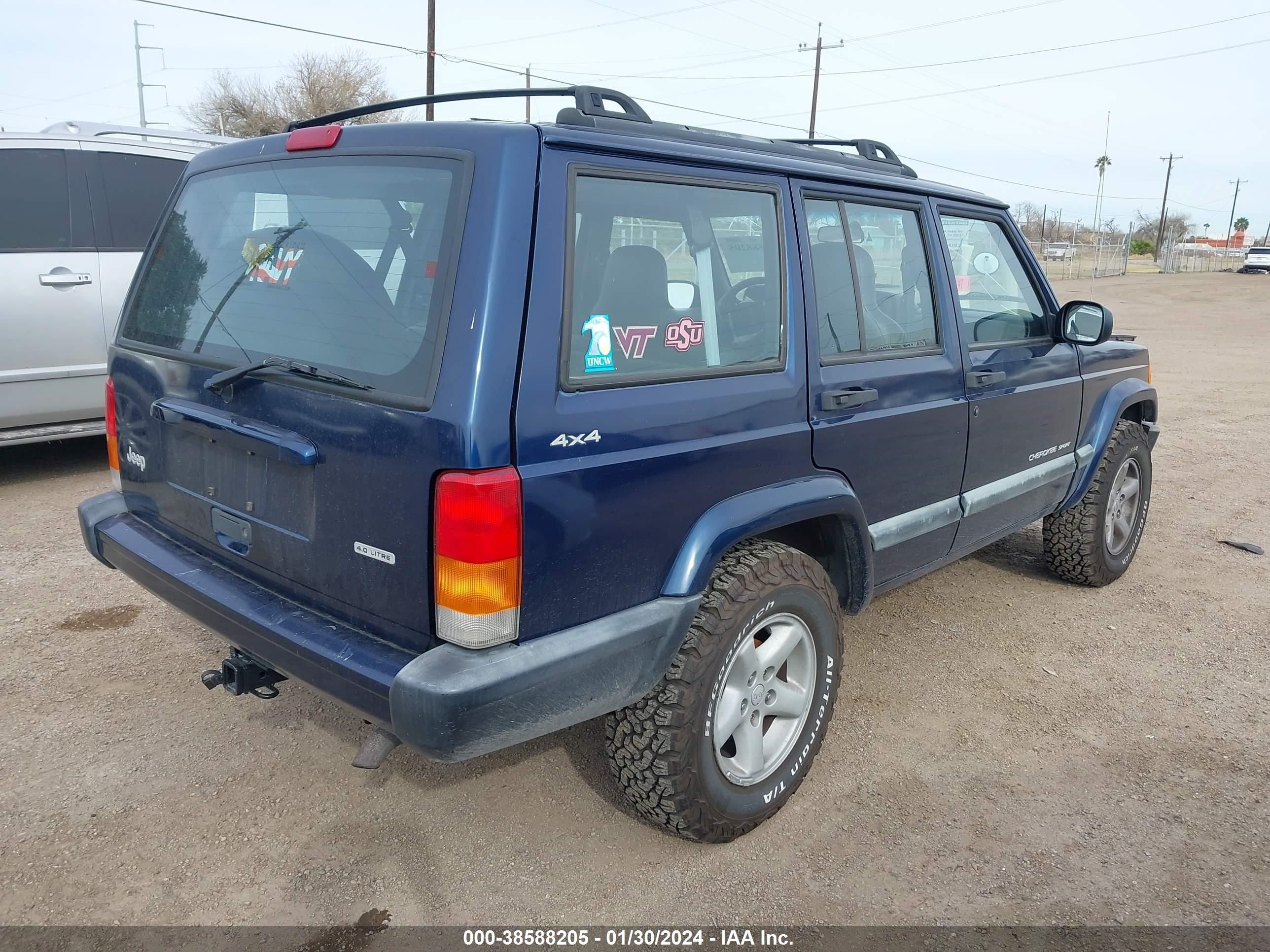 Photo 3 VIN: 1J4FF48S51L516323 - JEEP CHEROKEE 