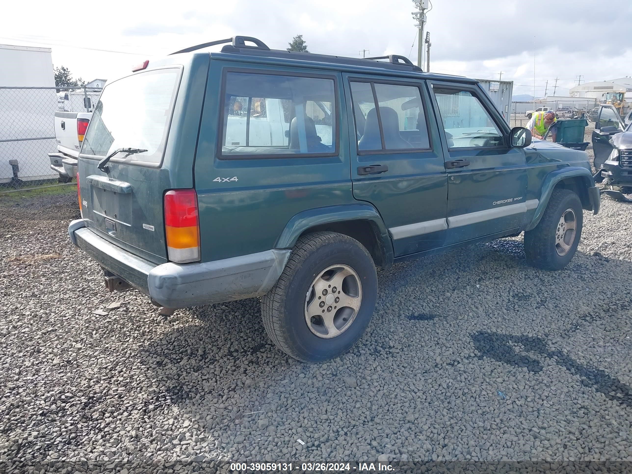 Photo 3 VIN: 1J4FF48S51L568051 - JEEP CHEROKEE 