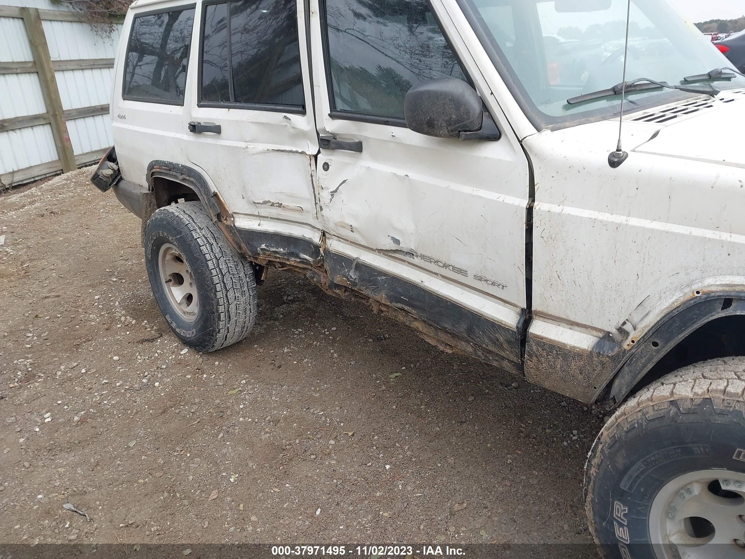 Photo 5 VIN: 1J4FF48S51L606278 - JEEP CHEROKEE 