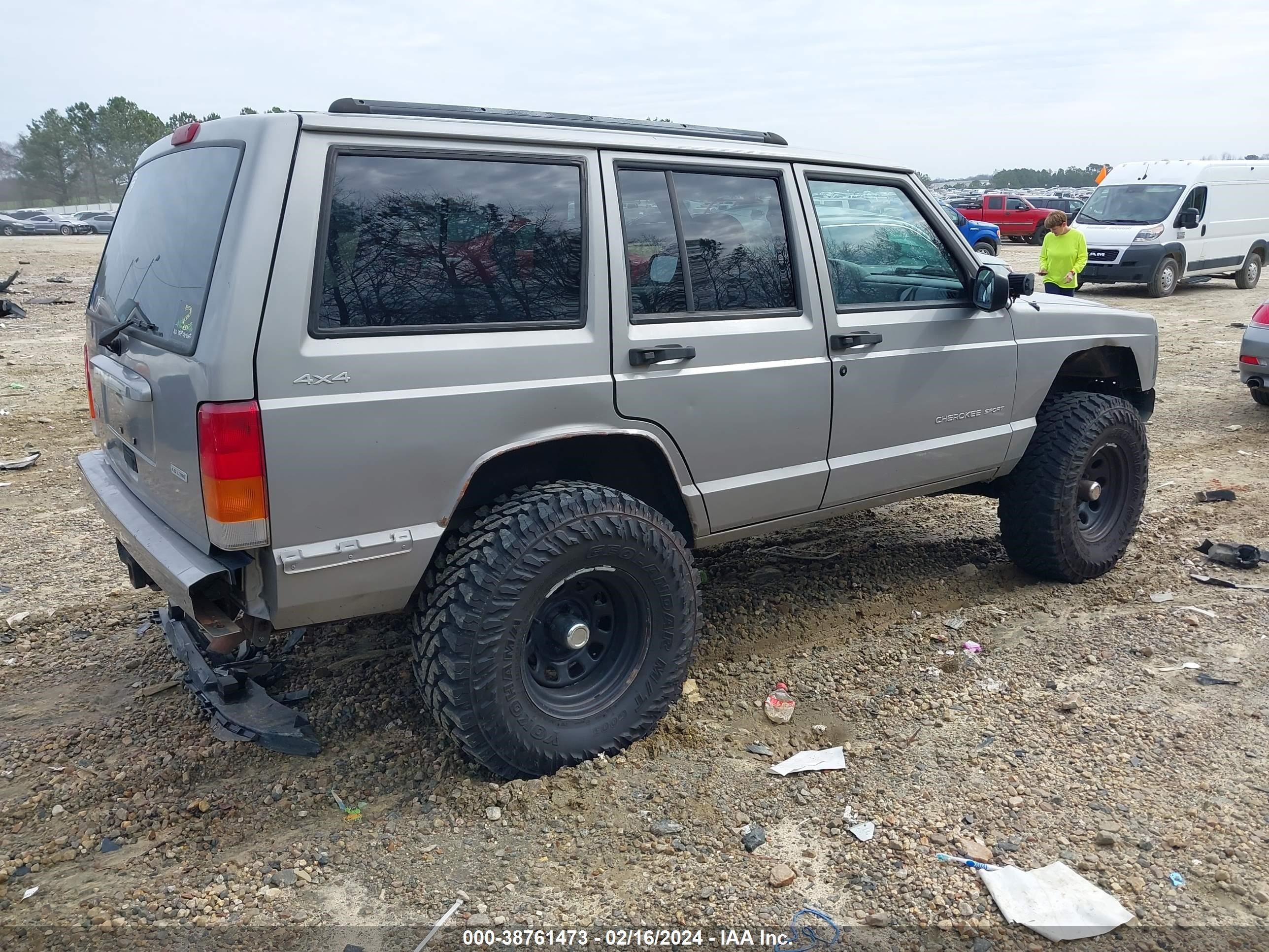 Photo 3 VIN: 1J4FF48S5YL226478 - JEEP CHEROKEE 