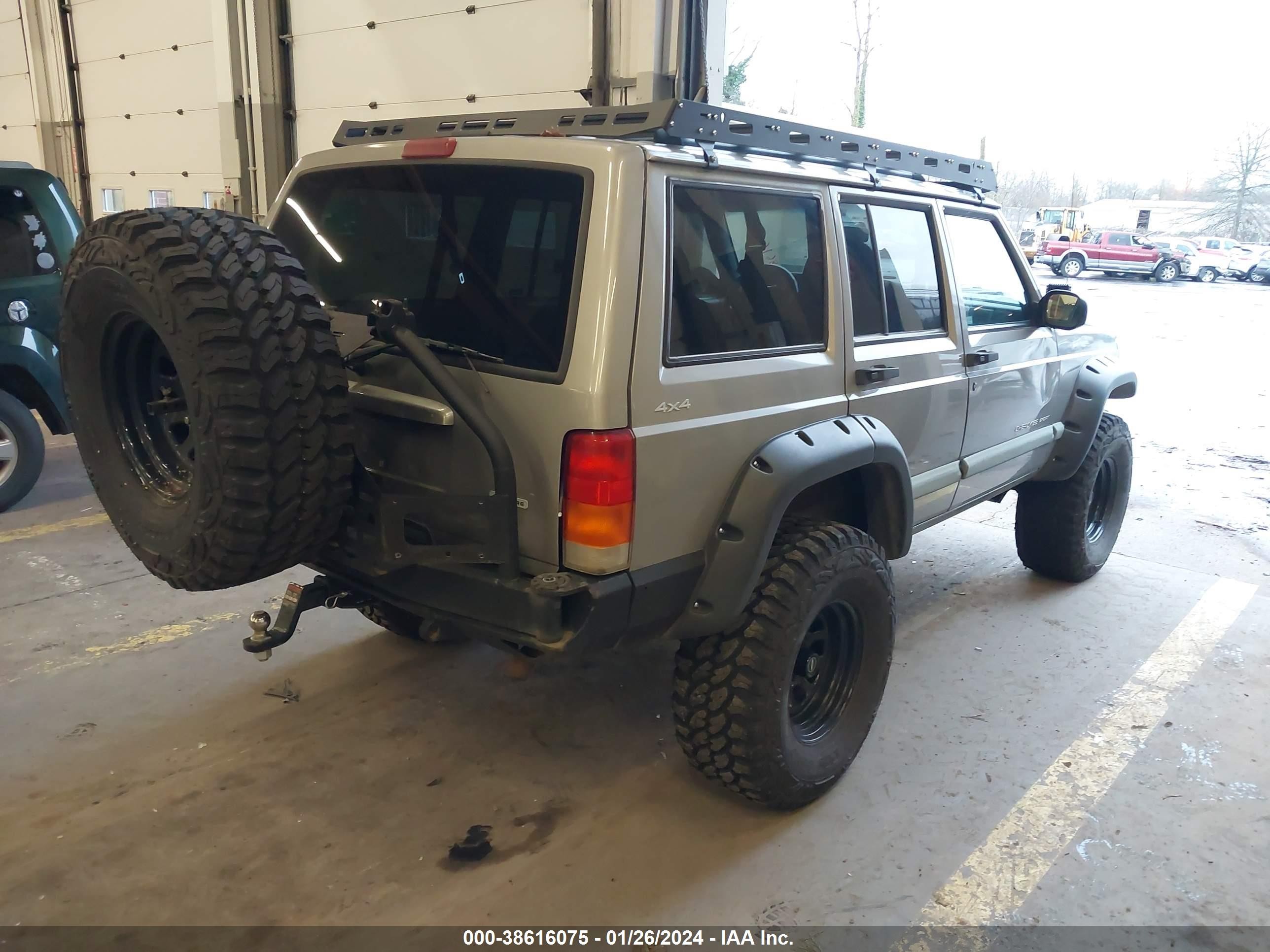 Photo 3 VIN: 1J4FF48S5YL244396 - JEEP CHEROKEE 