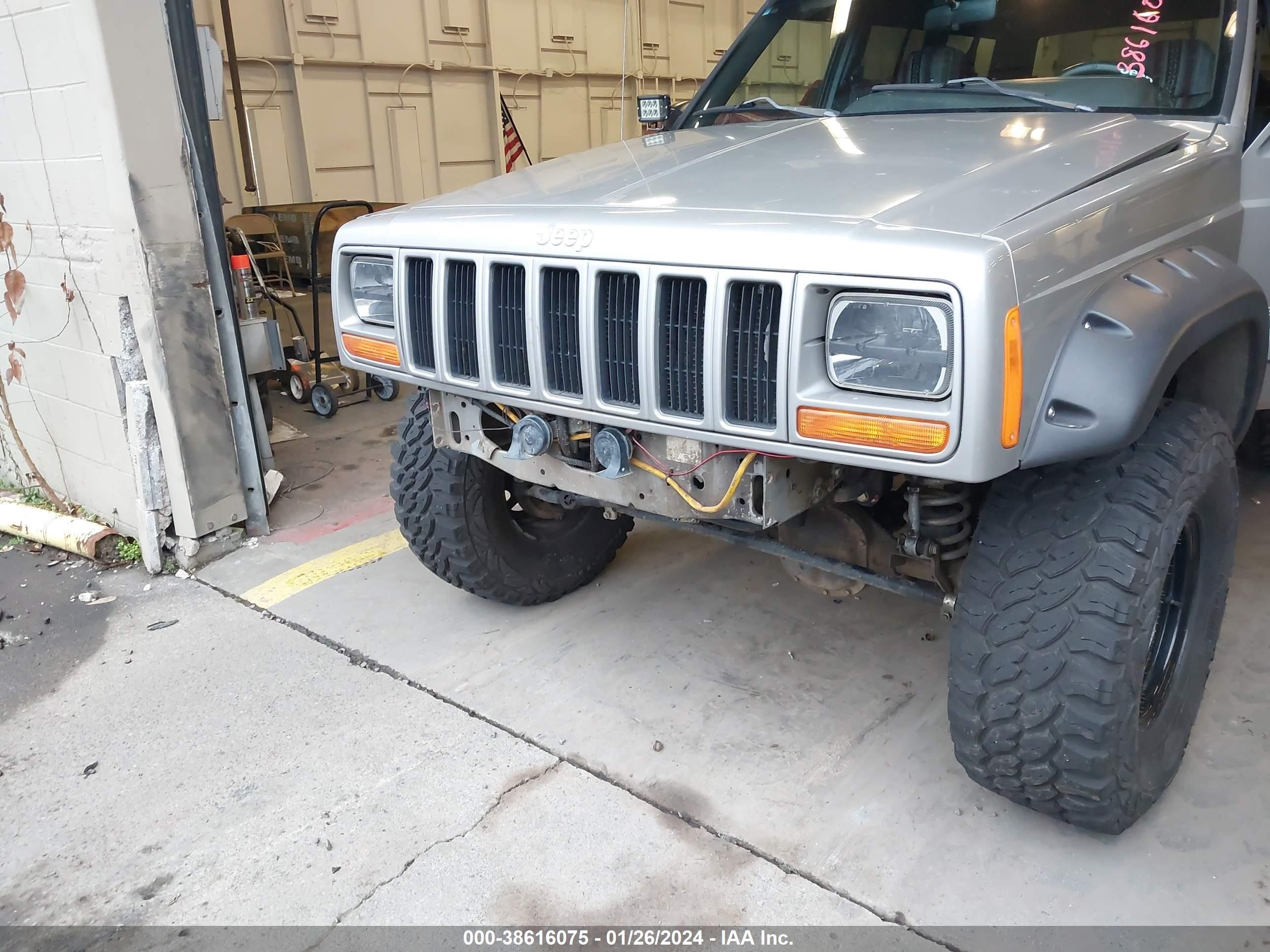 Photo 5 VIN: 1J4FF48S5YL244396 - JEEP CHEROKEE 