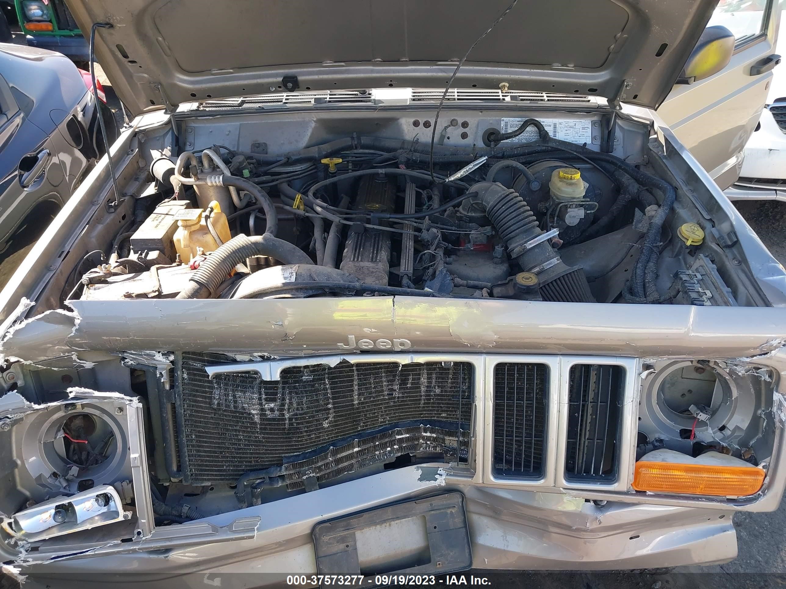 Photo 9 VIN: 1J4FF48S61L519554 - JEEP CHEROKEE 