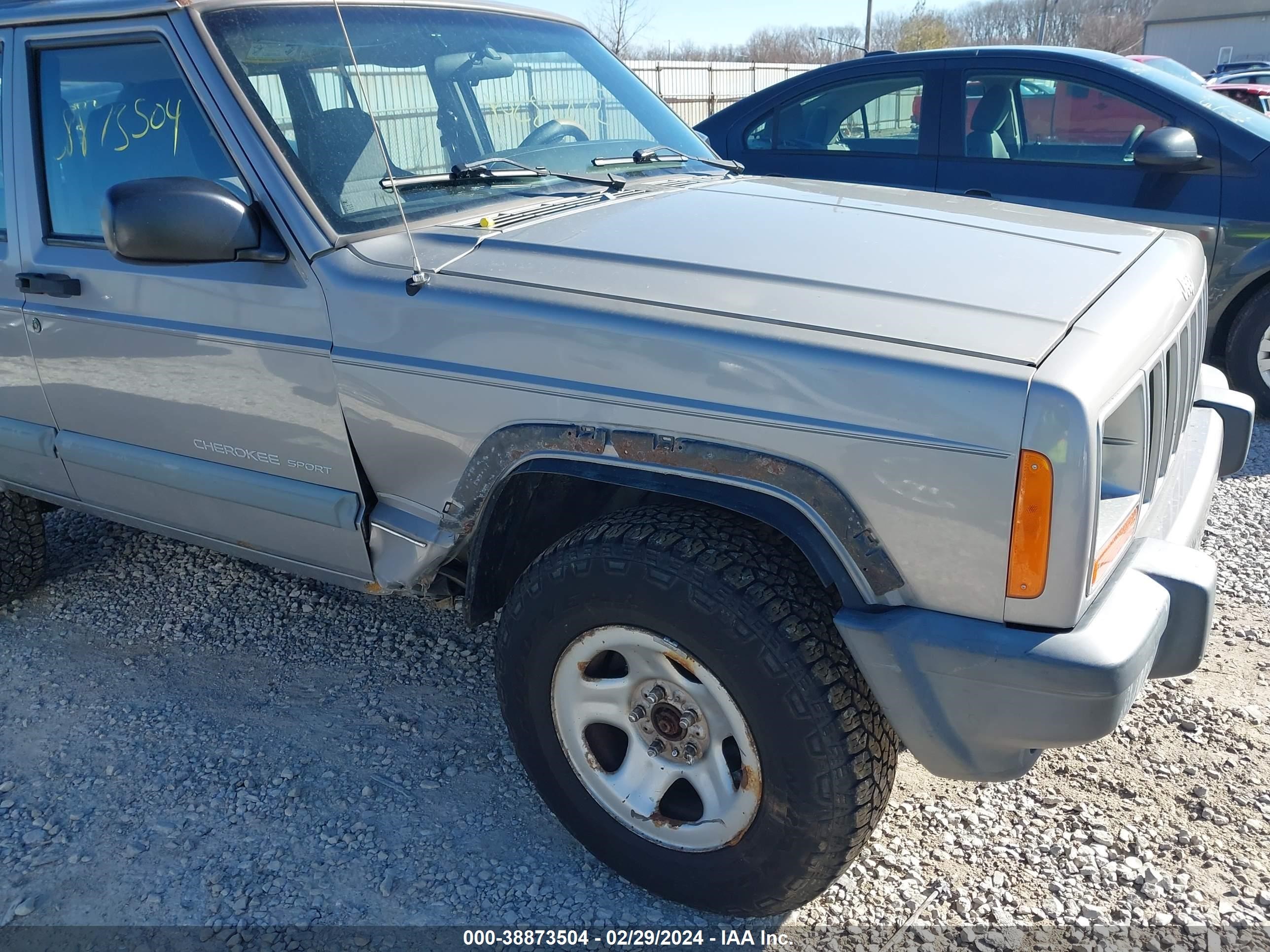 Photo 5 VIN: 1J4FF48S61L538122 - JEEP CHEROKEE 