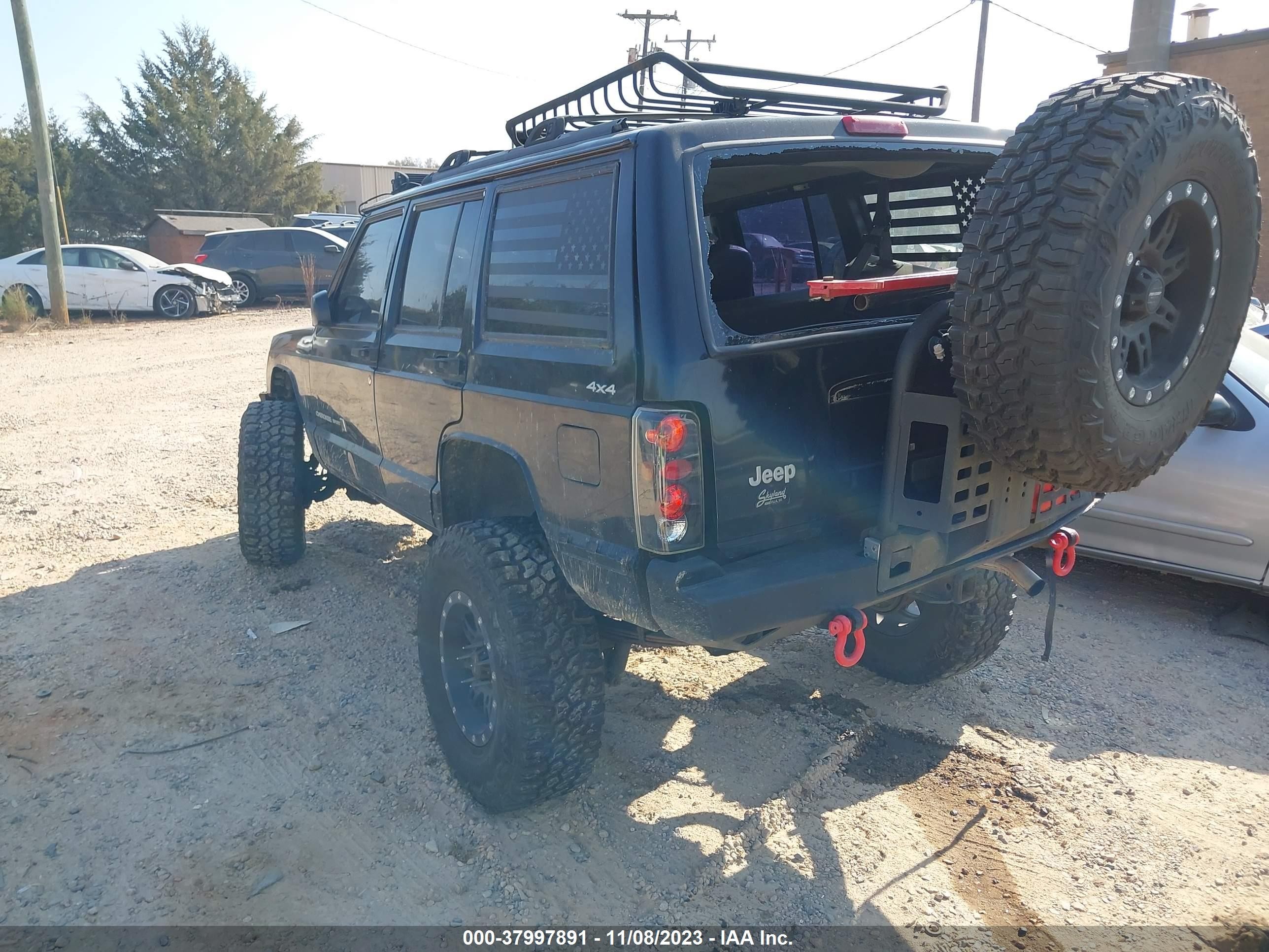 Photo 2 VIN: 1J4FF48S61L592763 - JEEP CHEROKEE 