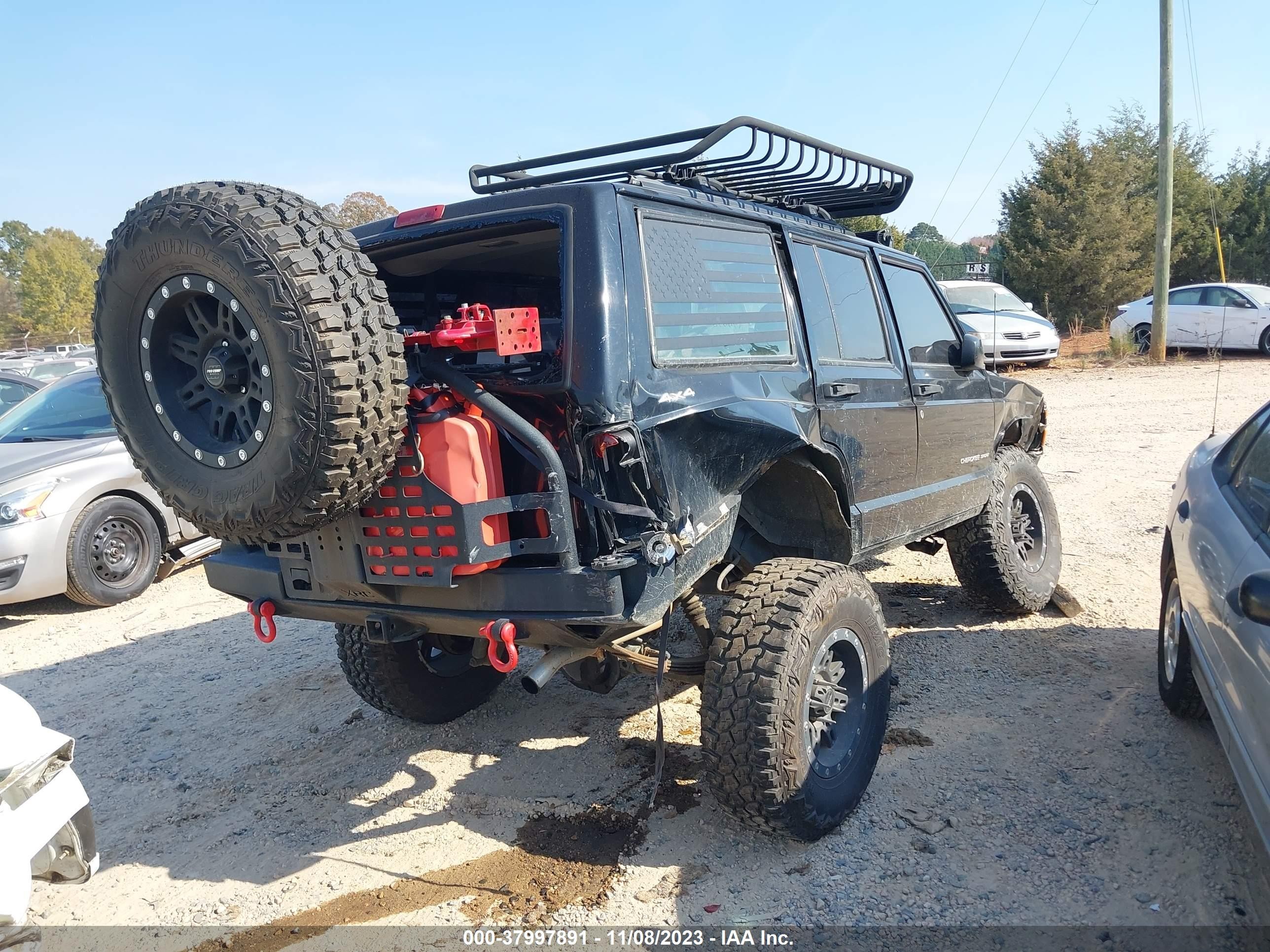 Photo 3 VIN: 1J4FF48S61L592763 - JEEP CHEROKEE 