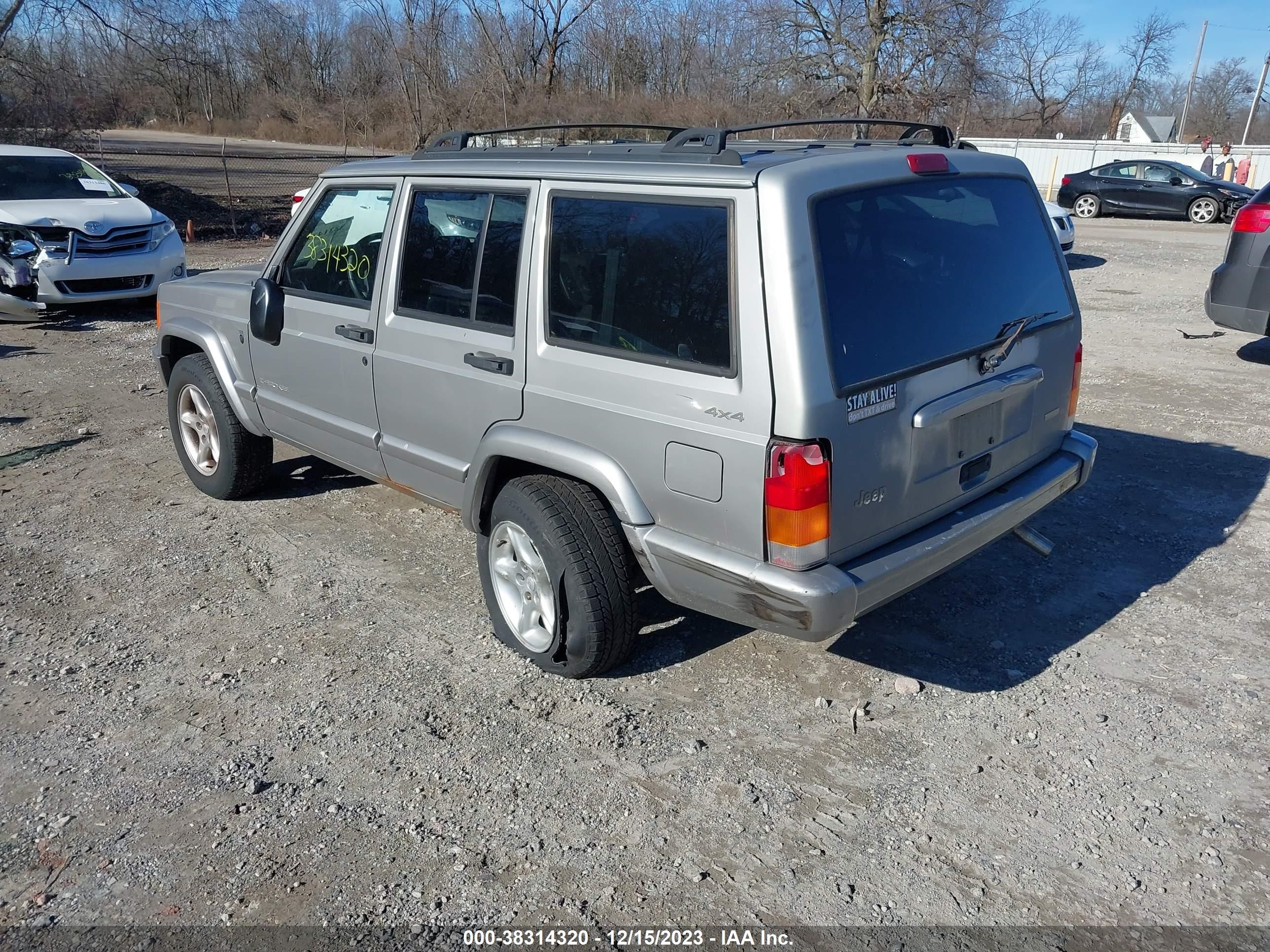 Photo 2 VIN: 1J4FF48S71L600417 - JEEP CHEROKEE 