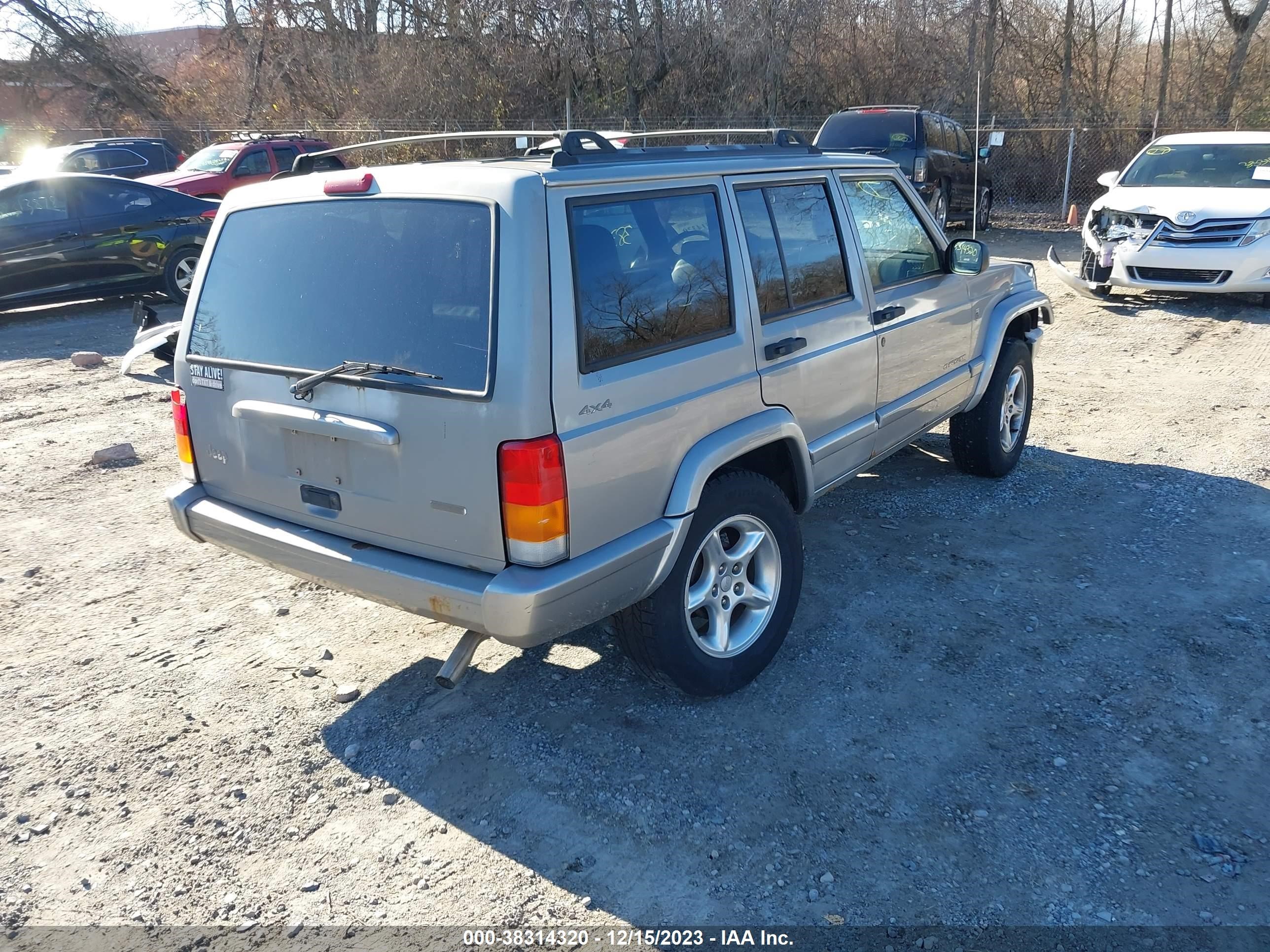 Photo 3 VIN: 1J4FF48S71L600417 - JEEP CHEROKEE 