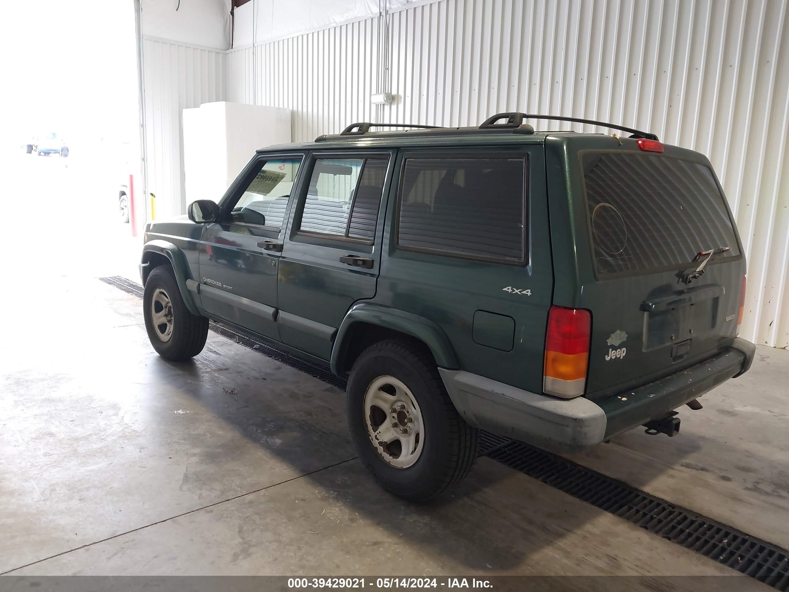 Photo 2 VIN: 1J4FF48S7YL101711 - JEEP CHEROKEE 