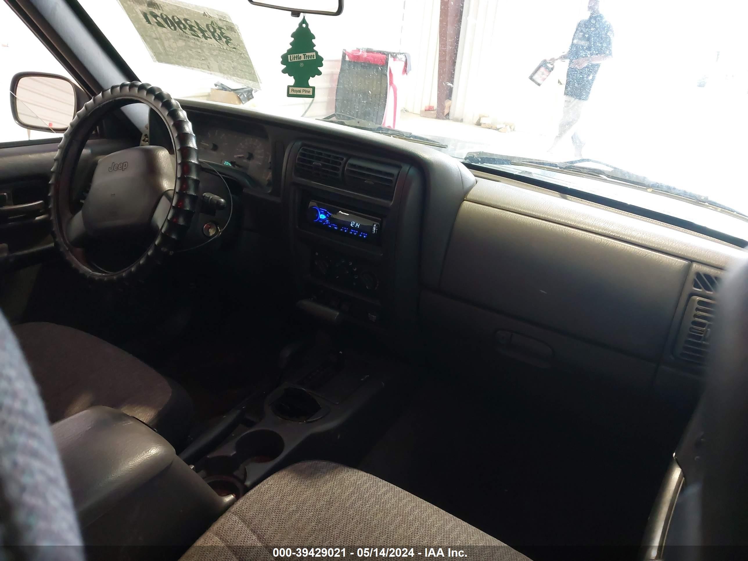 Photo 4 VIN: 1J4FF48S7YL101711 - JEEP CHEROKEE 