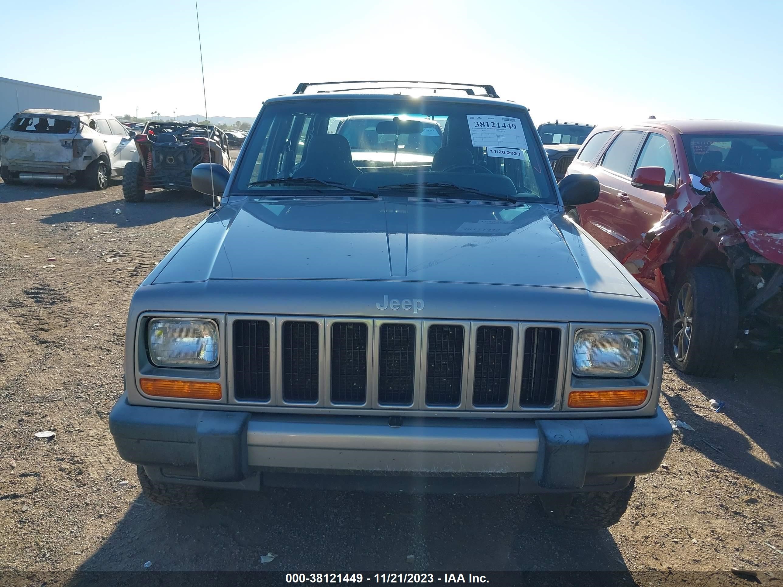 Photo 11 VIN: 1J4FF48S81L624113 - JEEP CHEROKEE 