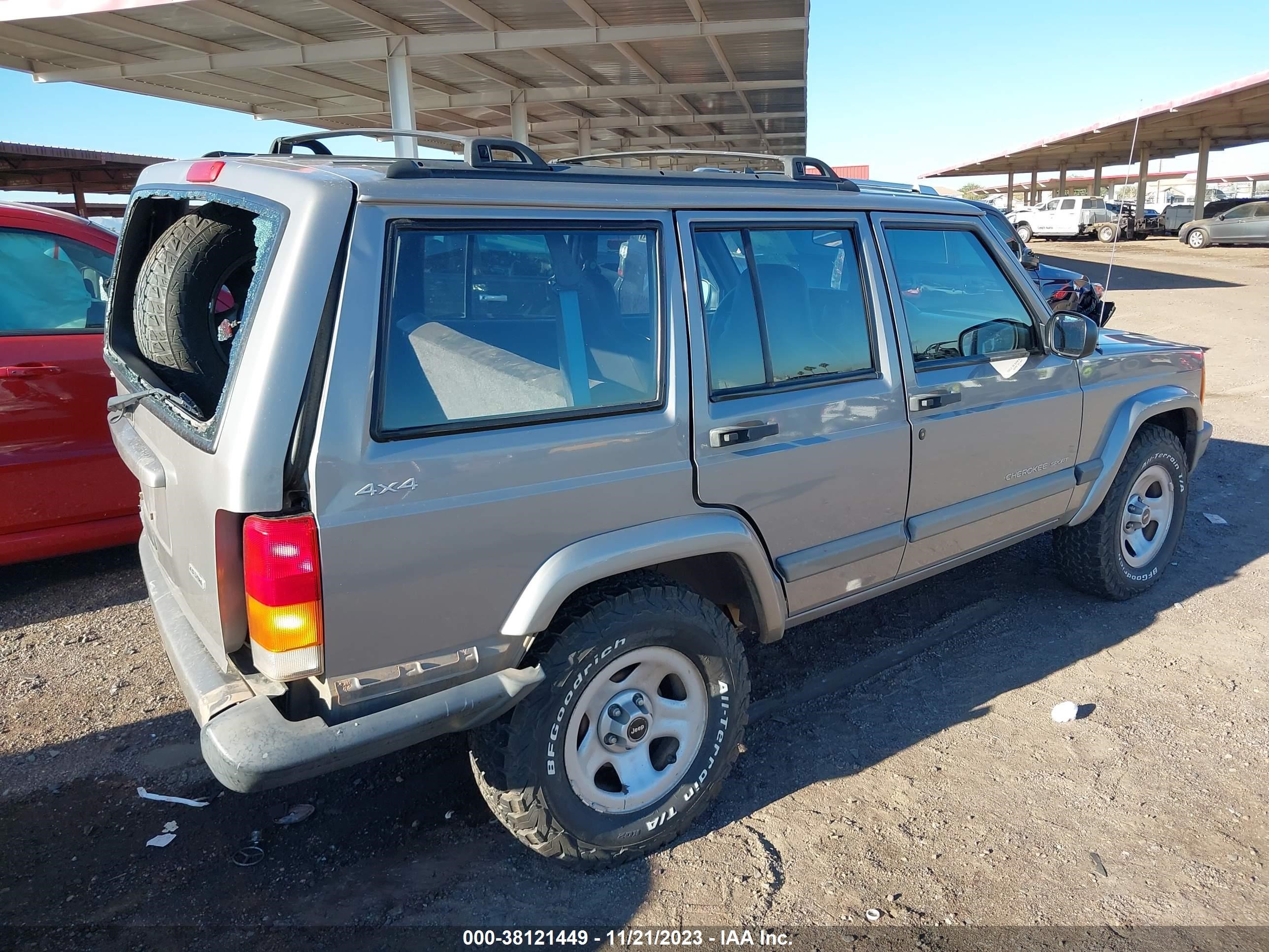 Photo 3 VIN: 1J4FF48S81L624113 - JEEP CHEROKEE 