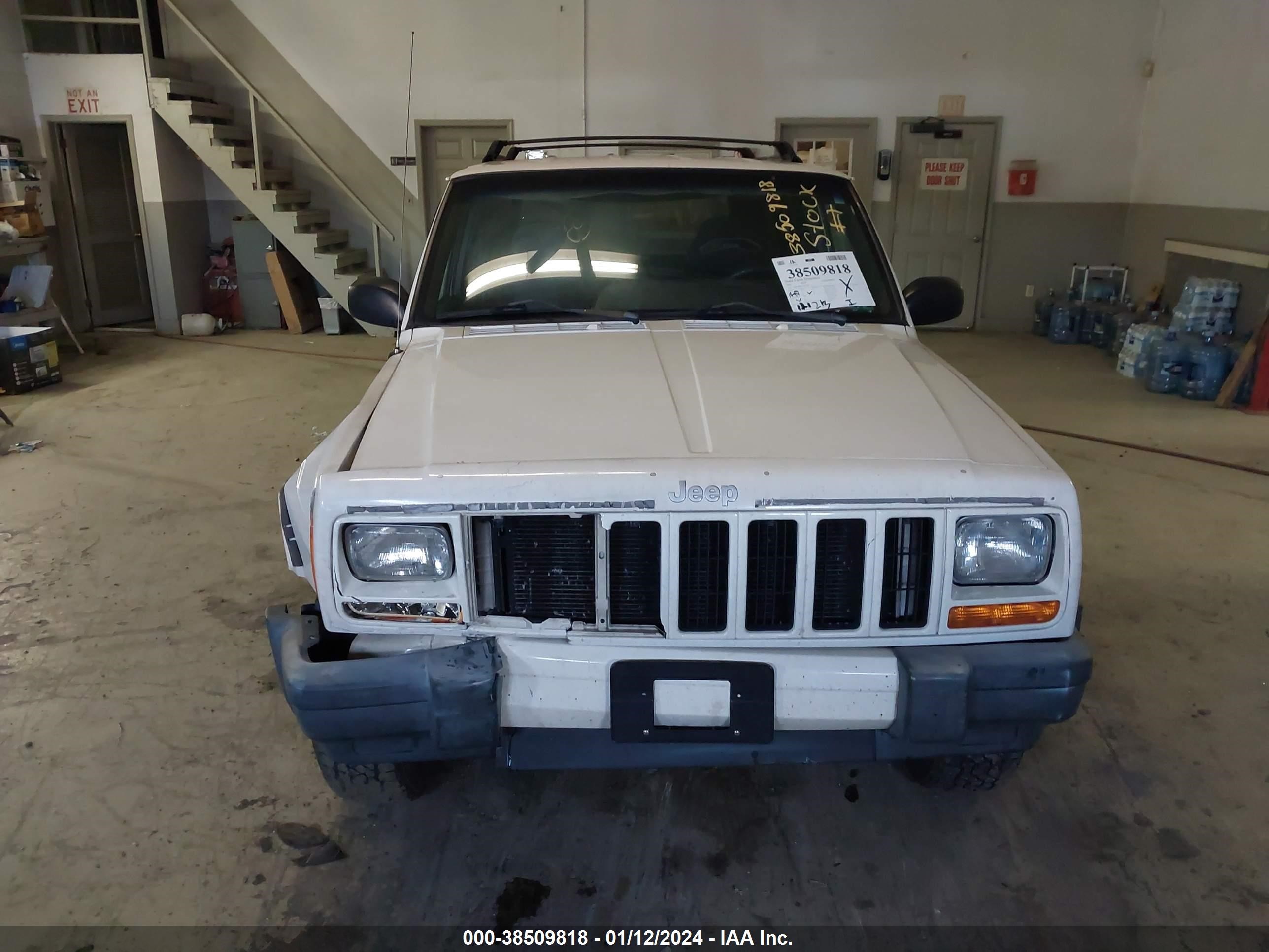 Photo 11 VIN: 1J4FF48SX1L561788 - JEEP CHEROKEE 