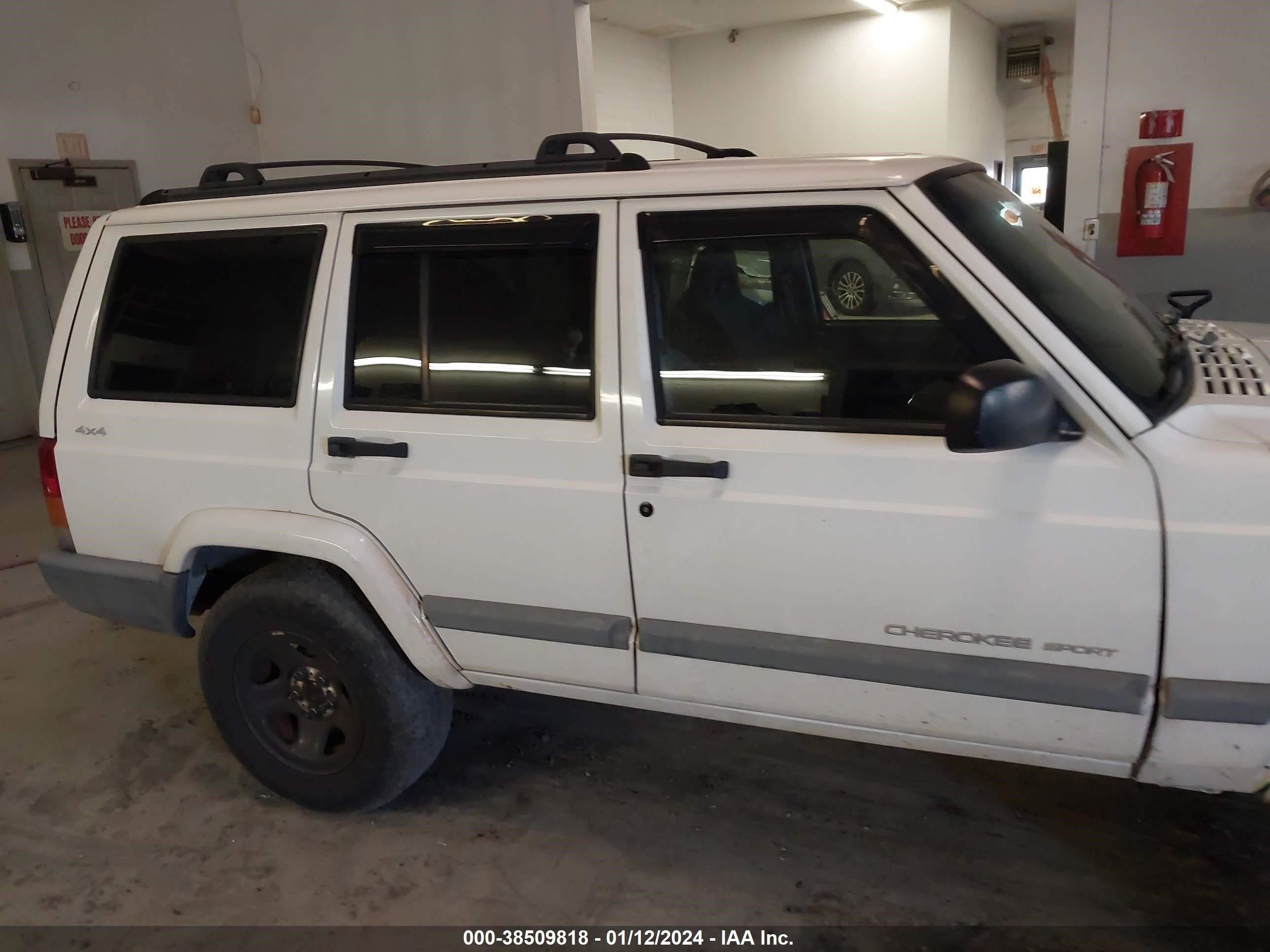 Photo 12 VIN: 1J4FF48SX1L561788 - JEEP CHEROKEE 