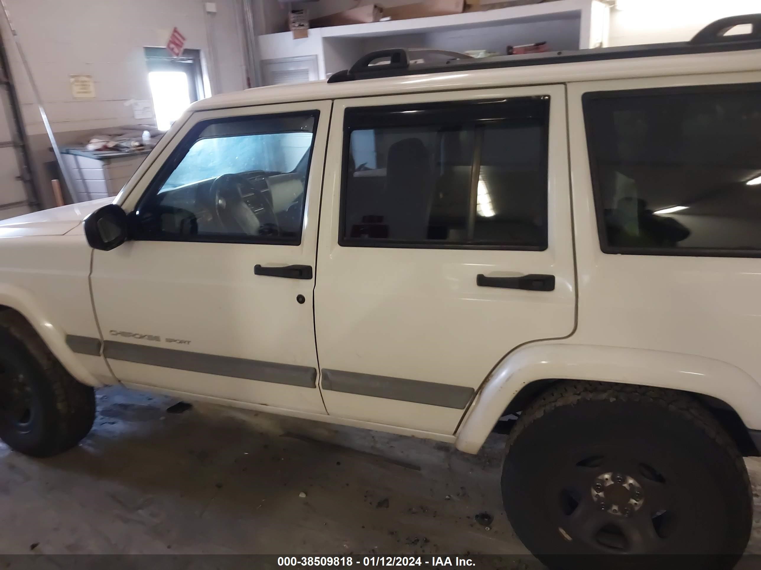 Photo 13 VIN: 1J4FF48SX1L561788 - JEEP CHEROKEE 