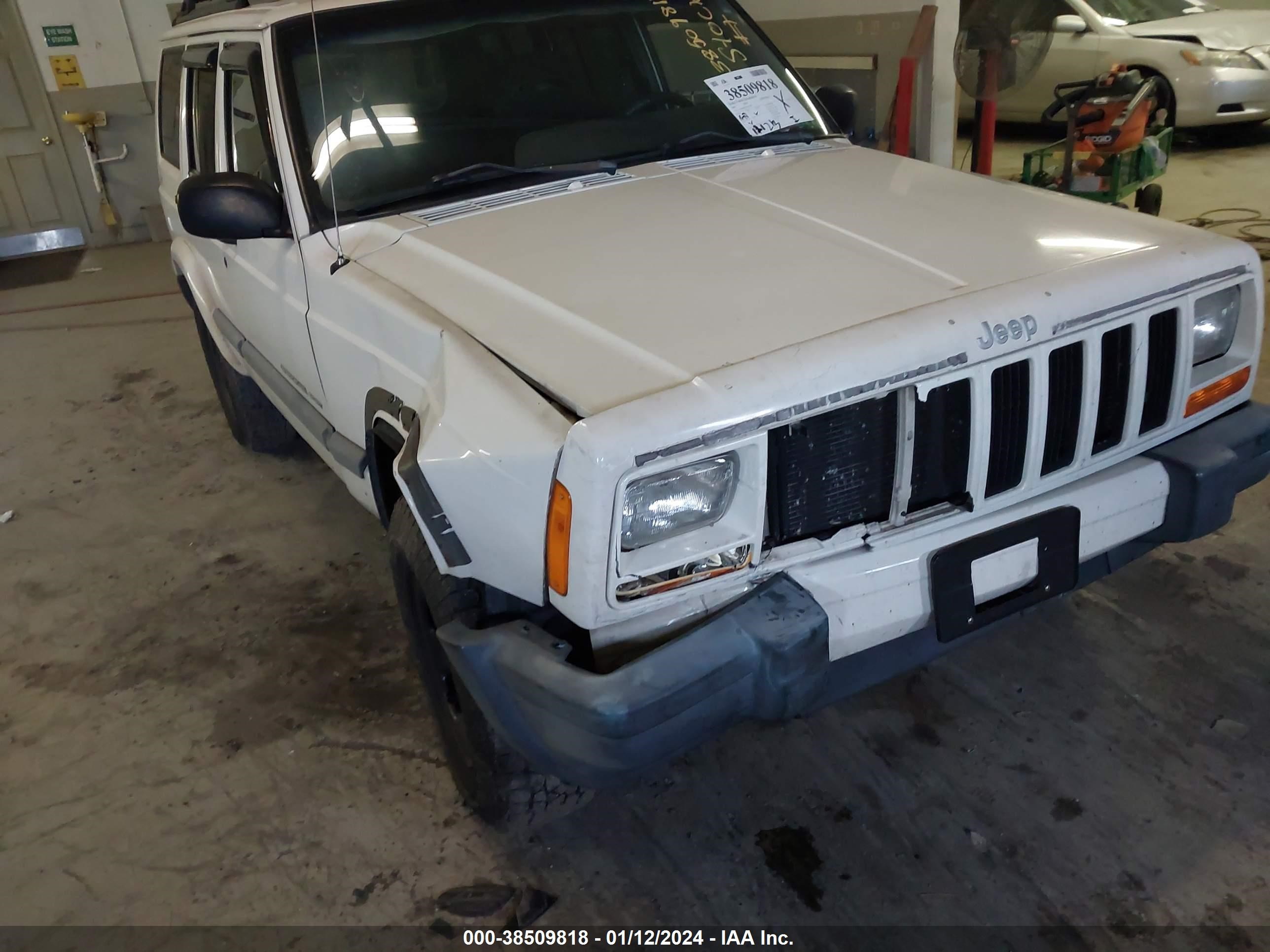 Photo 5 VIN: 1J4FF48SX1L561788 - JEEP CHEROKEE 