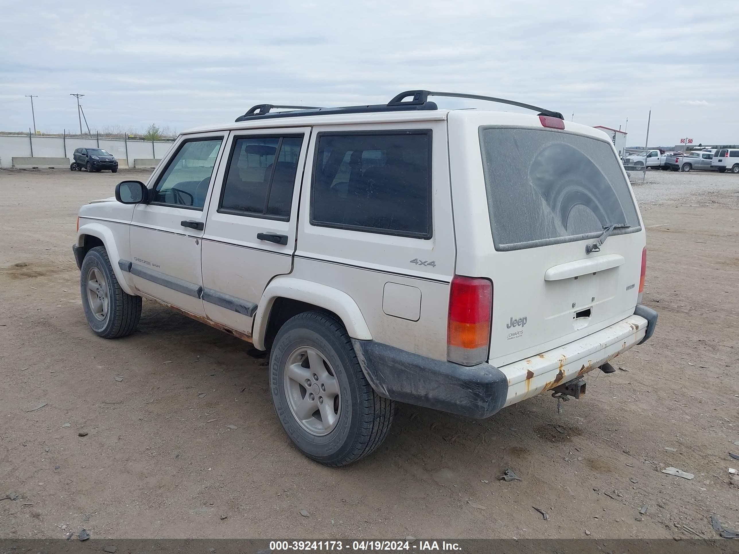 Photo 2 VIN: 1J4FF48SX1L614795 - JEEP CHEROKEE 