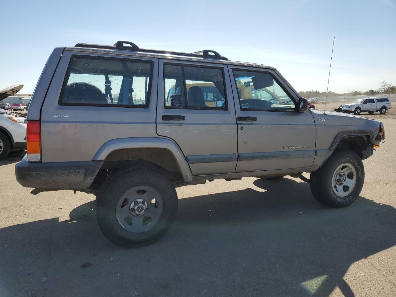 Photo 2 VIN: 1J4FF48SXYL233510 - JEEP GRAND CHEROKEE 