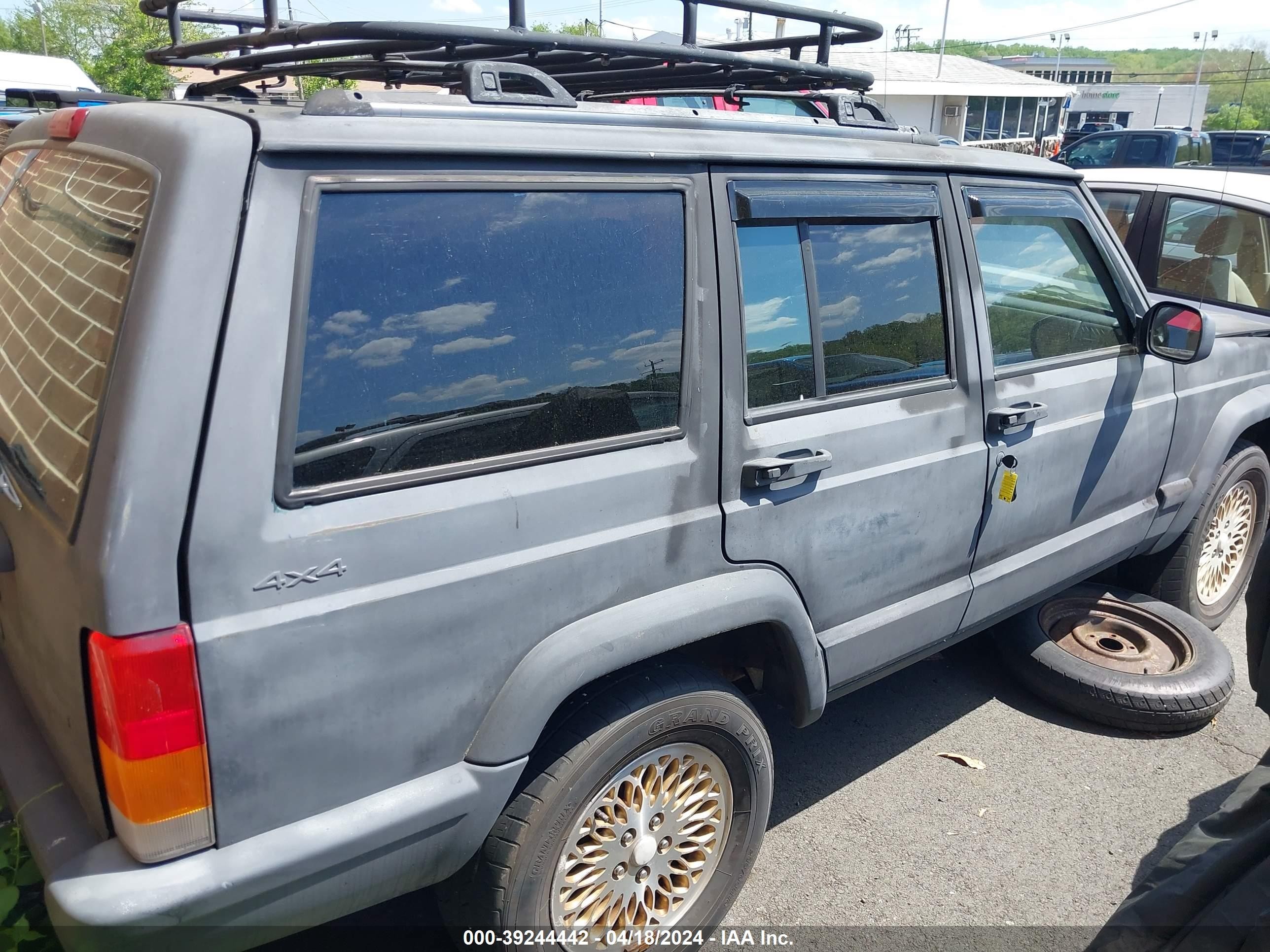 Photo 3 VIN: 1J4FF48SXYL260514 - JEEP CHEROKEE 