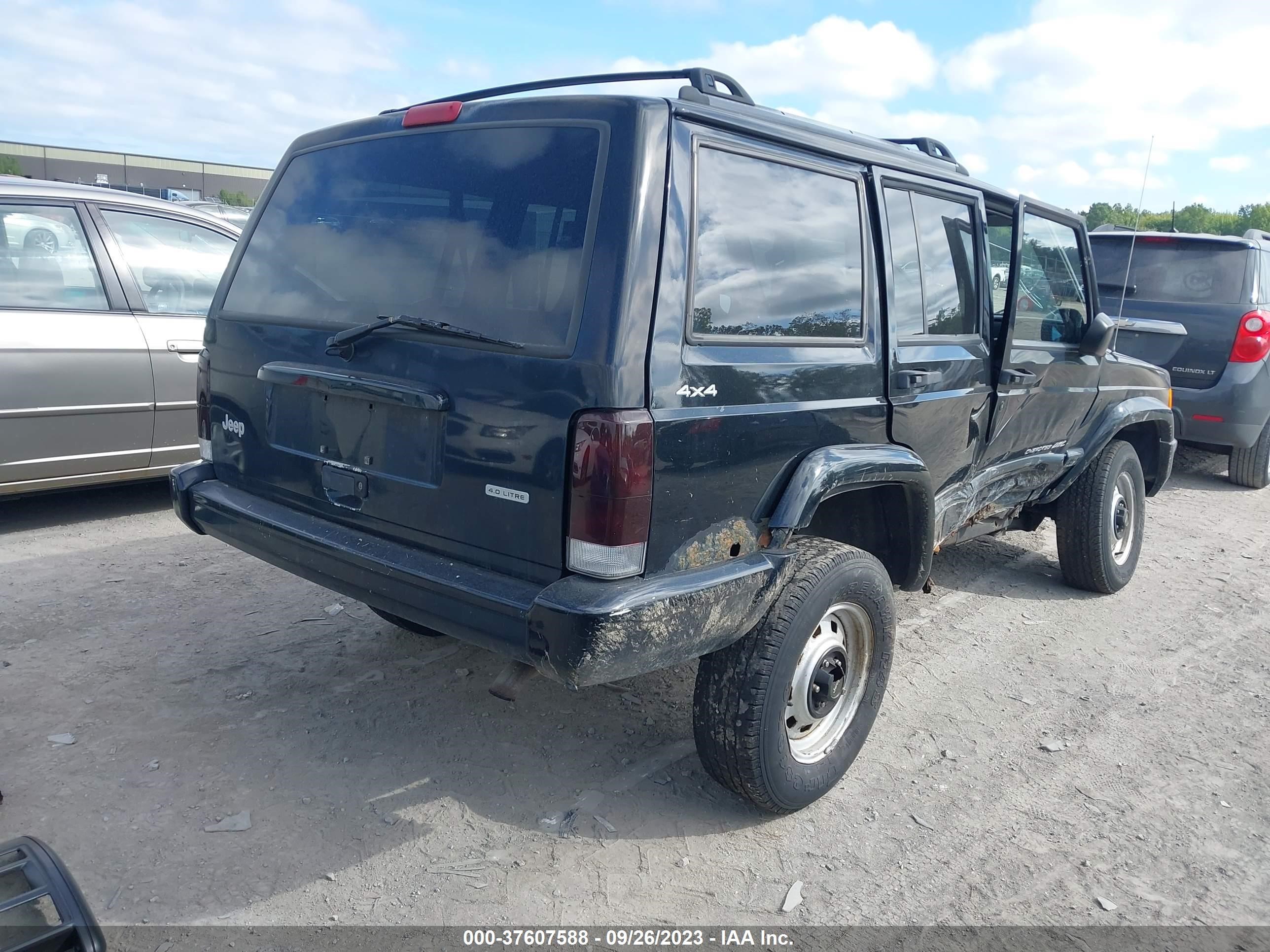 Photo 3 VIN: 1J4FF58S5YL215986 - JEEP CHEROKEE 