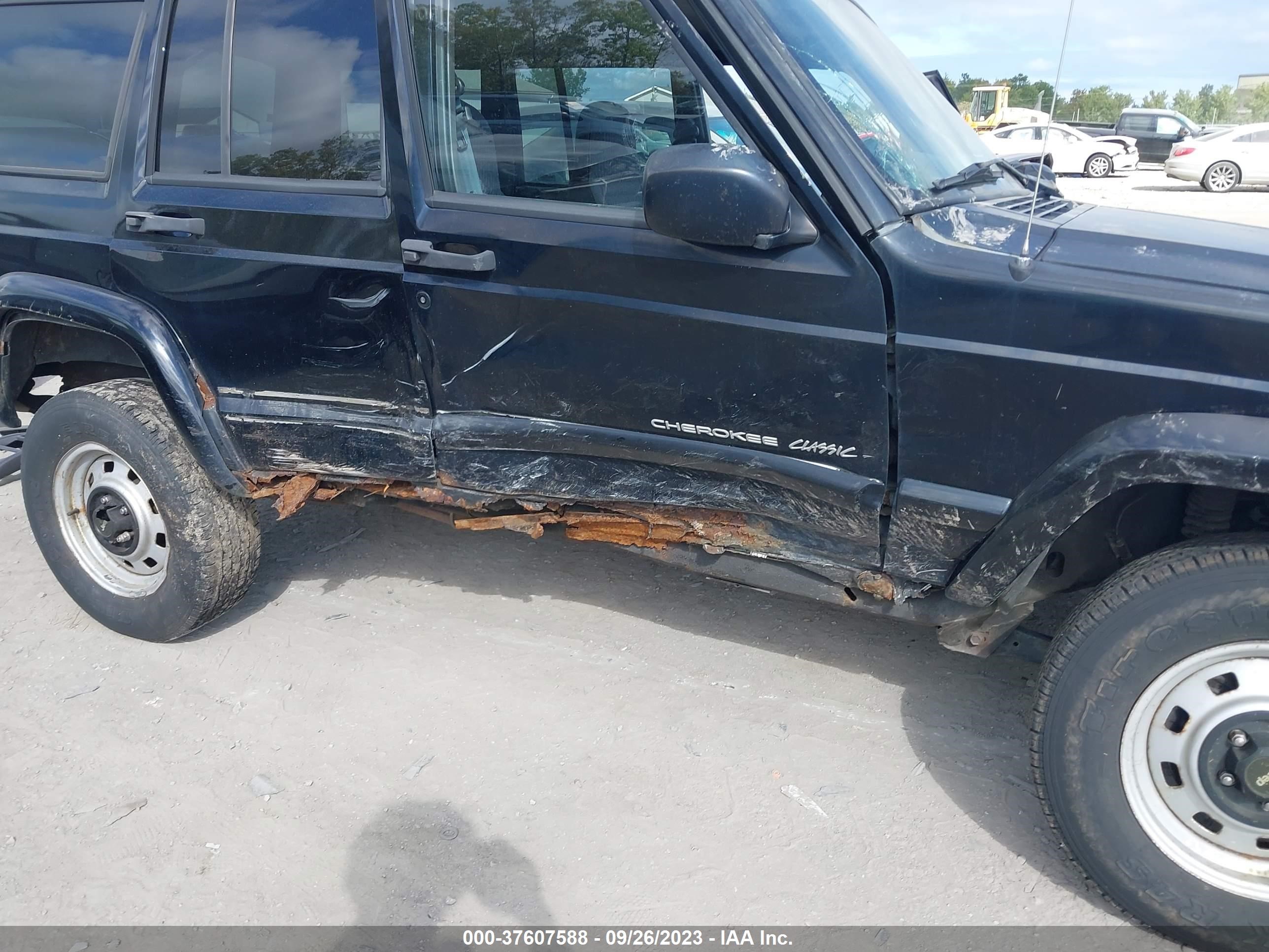 Photo 5 VIN: 1J4FF58S5YL215986 - JEEP CHEROKEE 