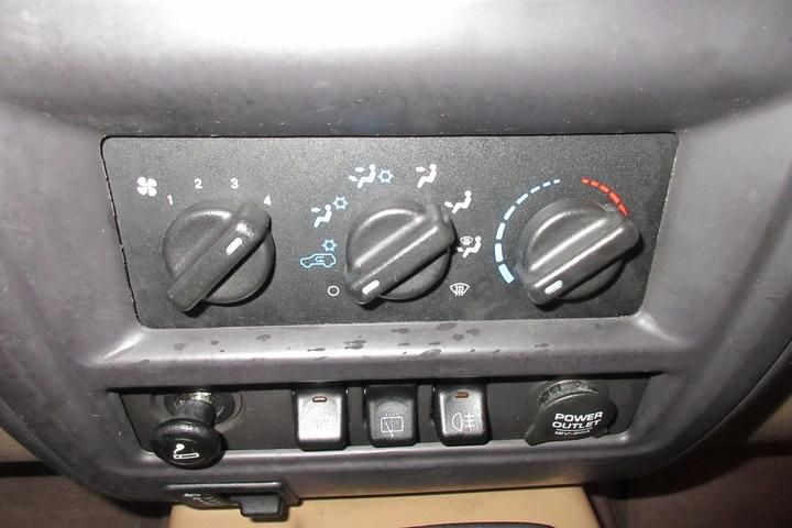 Photo 9 VIN: 1J4FFN8M8XL501895 - JEEP CHEROKEE 