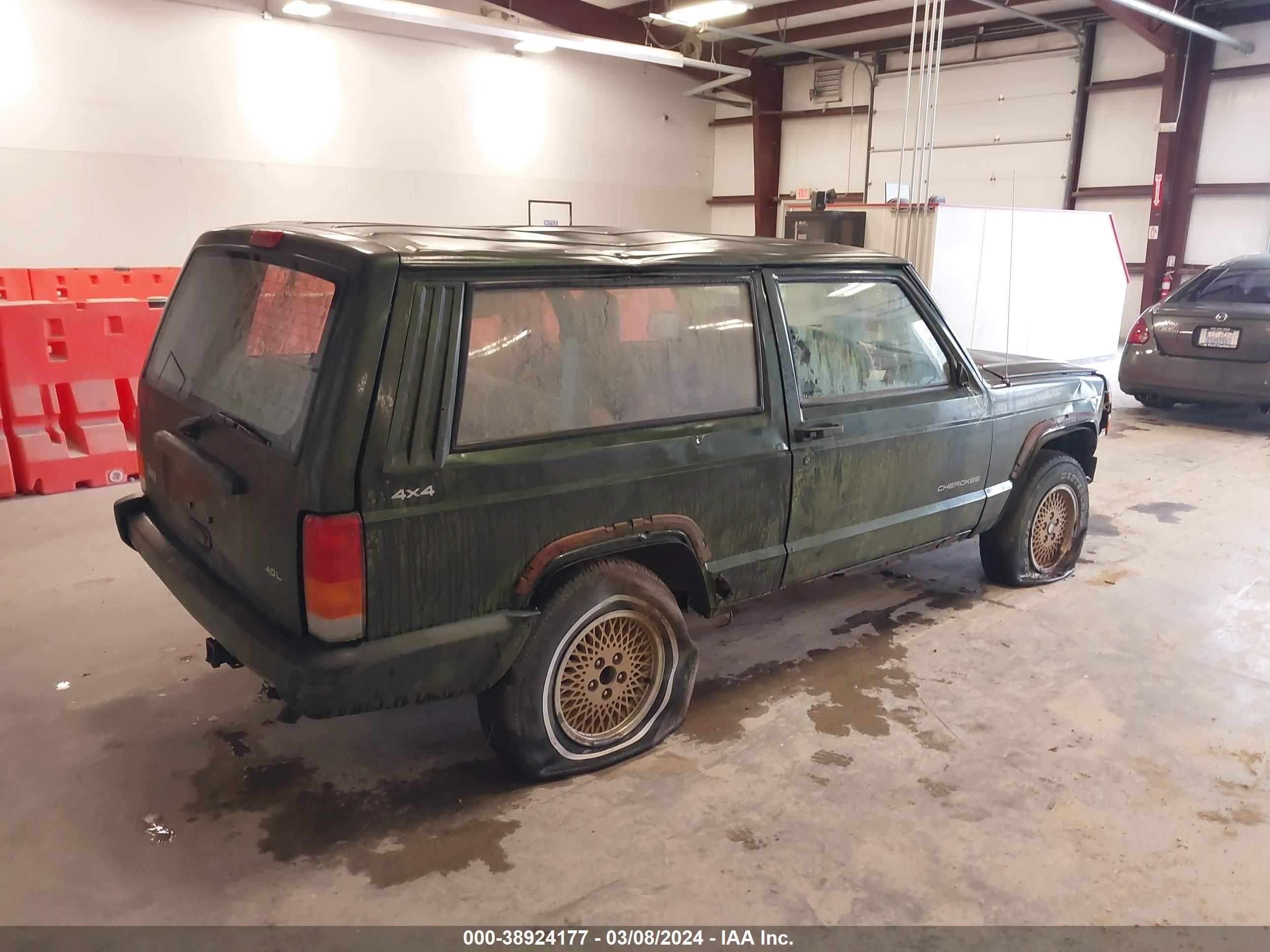 Photo 3 VIN: 1J4FJ27S4VL561912 - JEEP CHEROKEE 