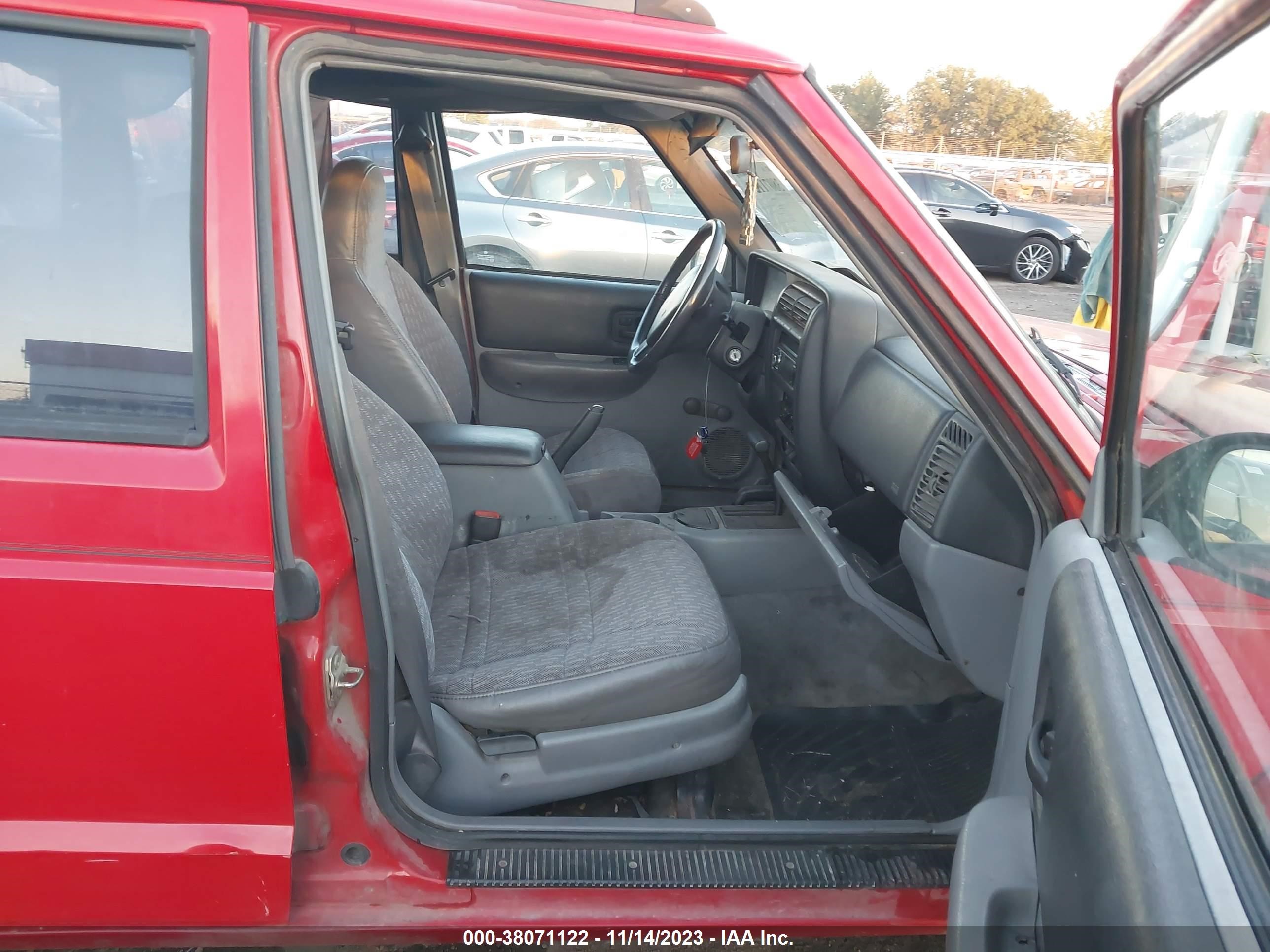 Photo 4 VIN: 1J4FJ28S1VL605735 - JEEP CHEROKEE 