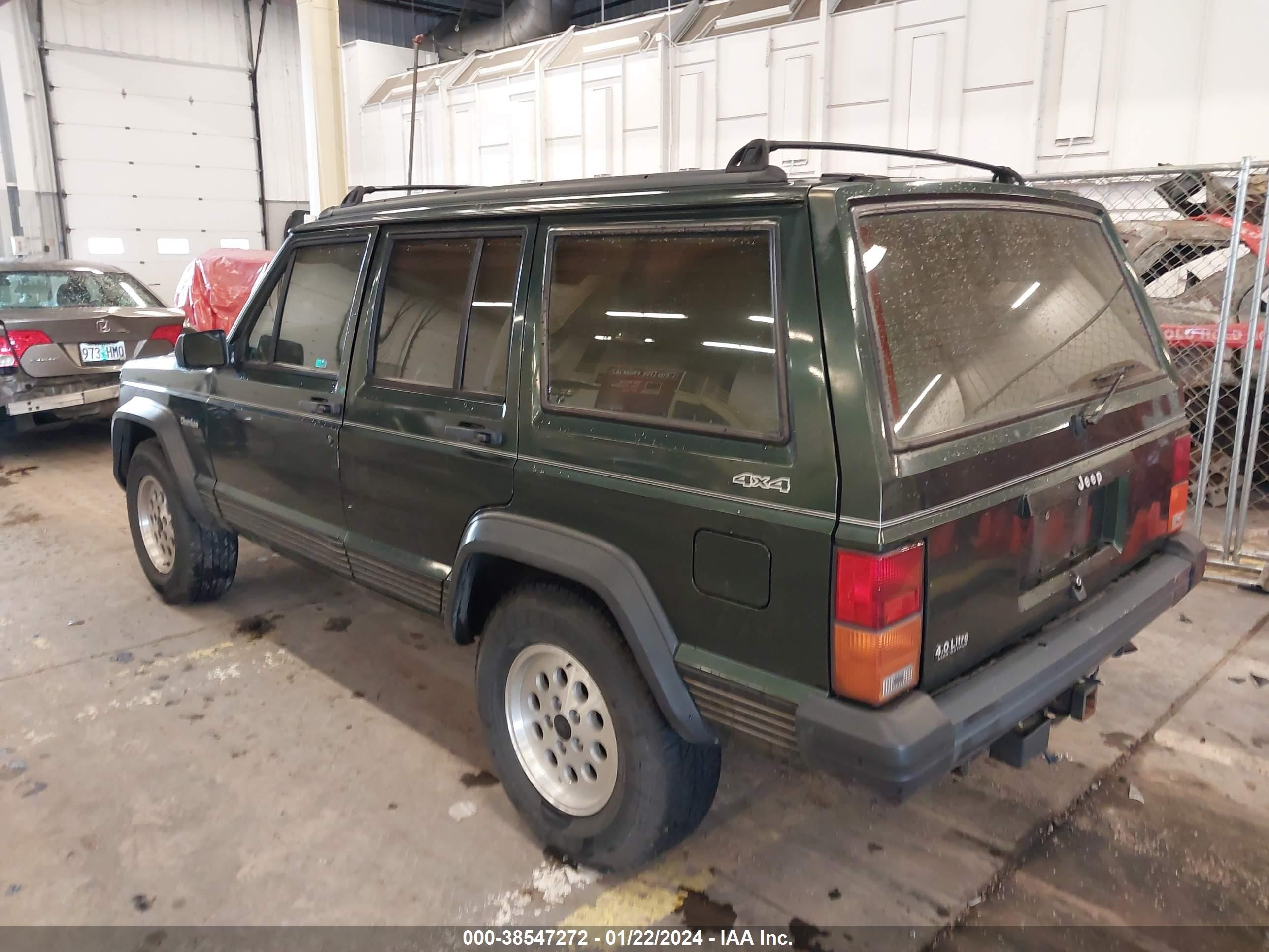 Photo 2 VIN: 1J4FJ28S9SL665306 - JEEP CHEROKEE 