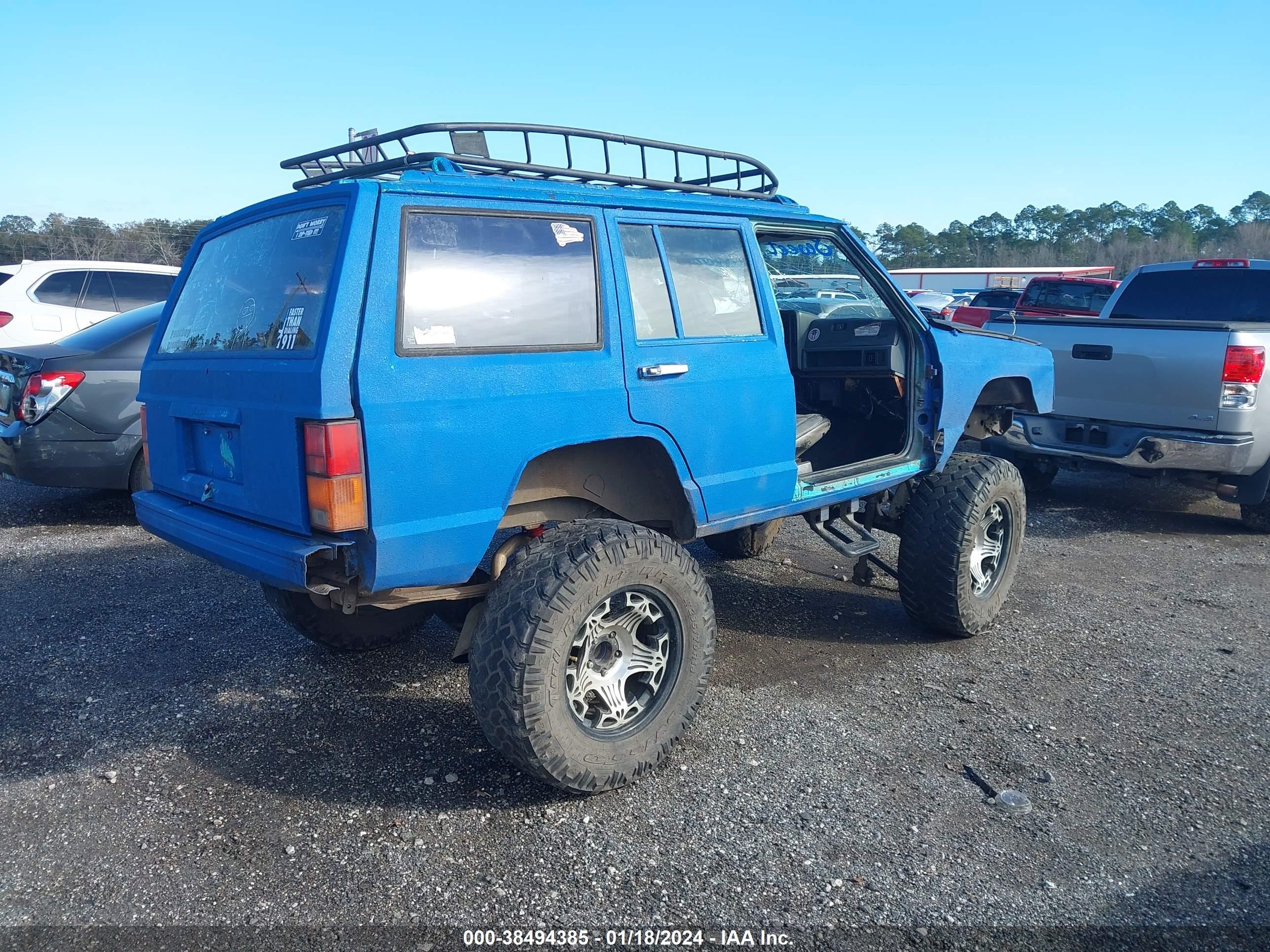 Photo 3 VIN: 1J4FJ28SXSL511381 - JEEP CHEROKEE 