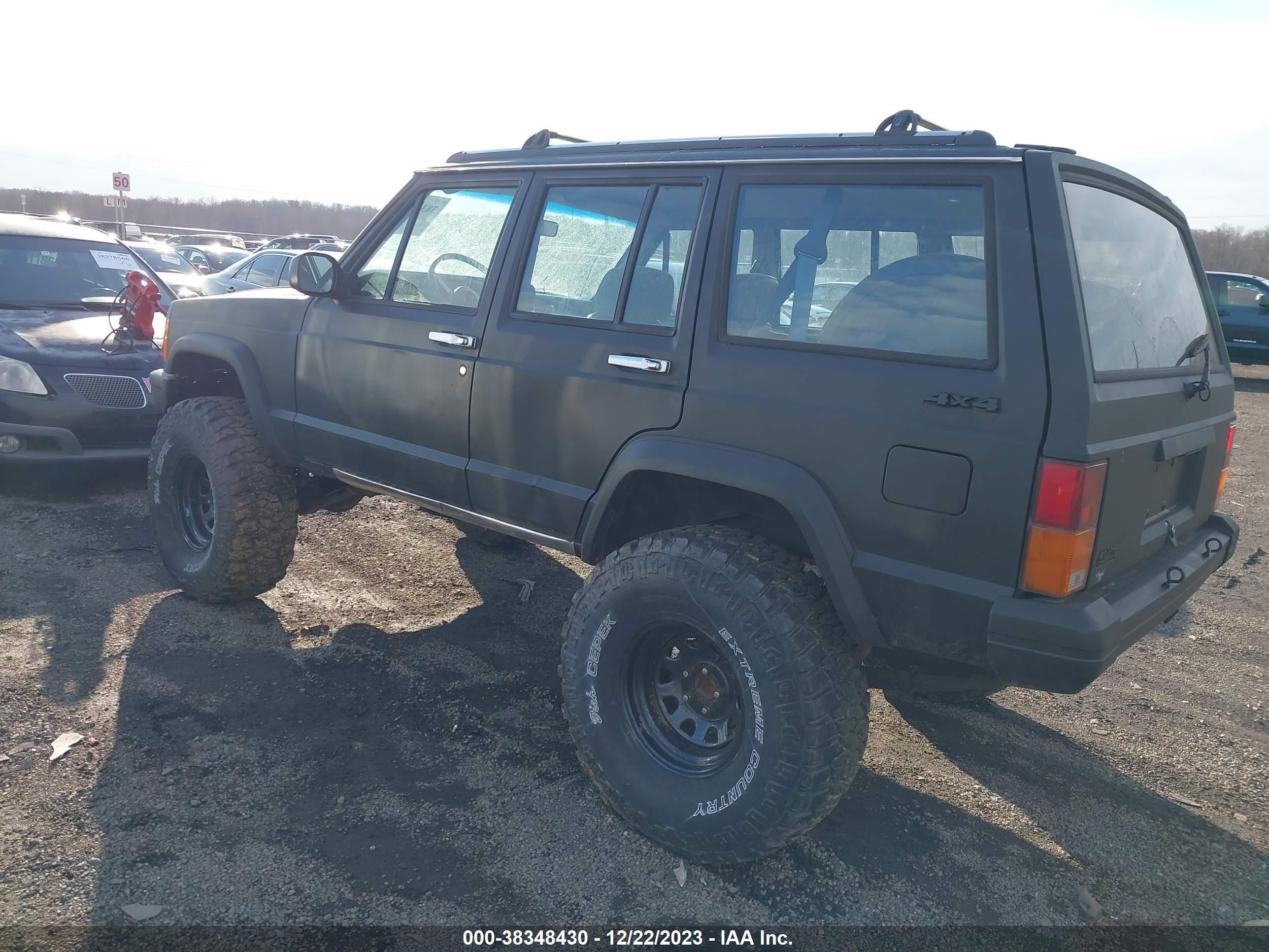 Photo 2 VIN: 1J4FJ5851NL247649 - JEEP CHEROKEE 