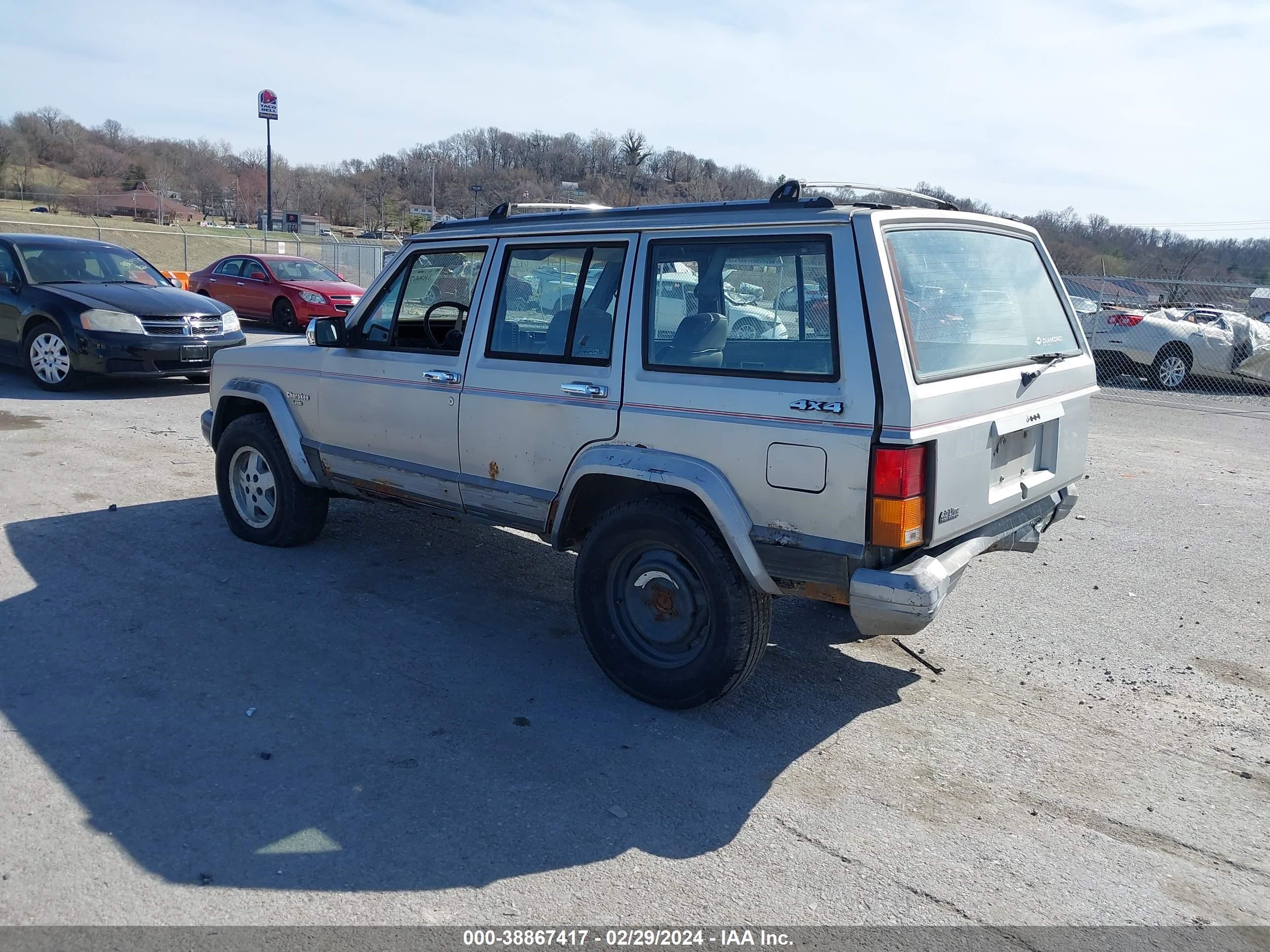 Photo 2 VIN: 1J4FJ58S8NL182914 - JEEP CHEROKEE 