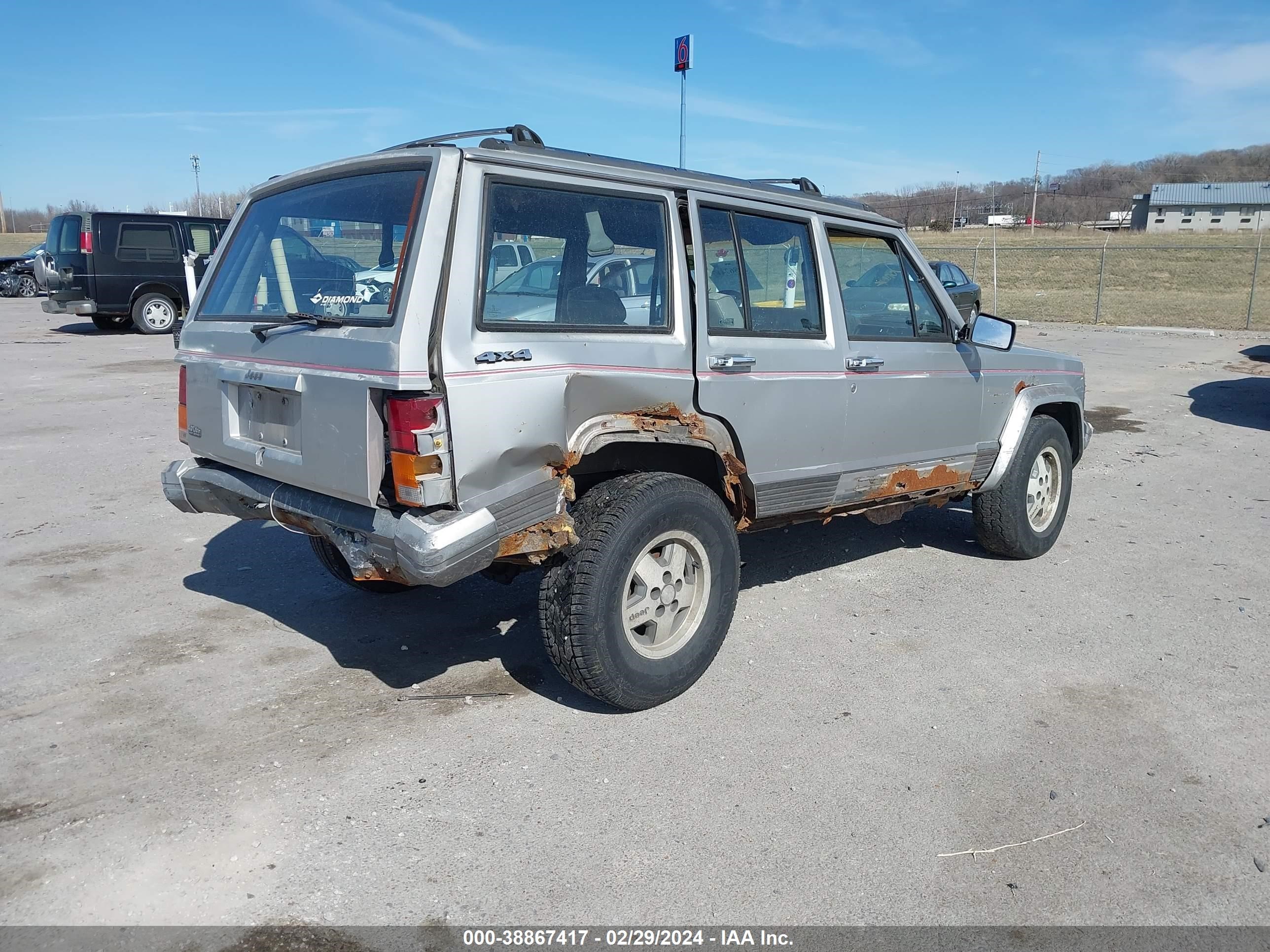 Photo 3 VIN: 1J4FJ58S8NL182914 - JEEP CHEROKEE 