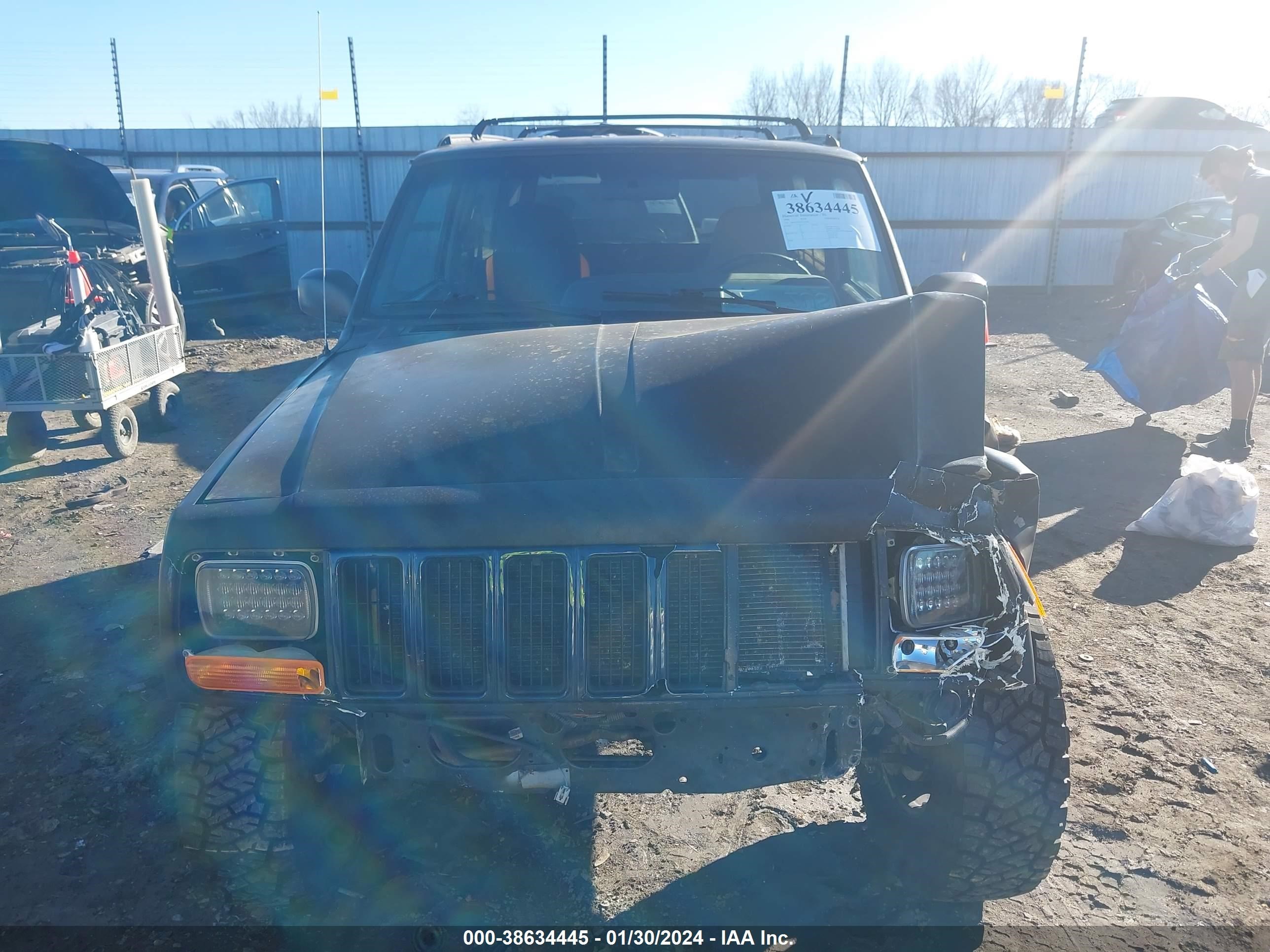 Photo 11 VIN: 1J4FJ67S2WL133362 - JEEP CHEROKEE 