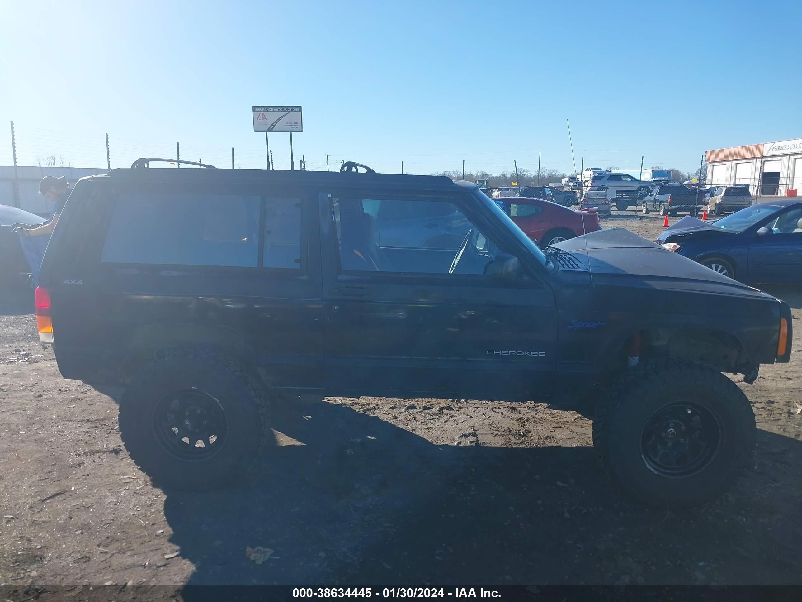 Photo 12 VIN: 1J4FJ67S2WL133362 - JEEP CHEROKEE 