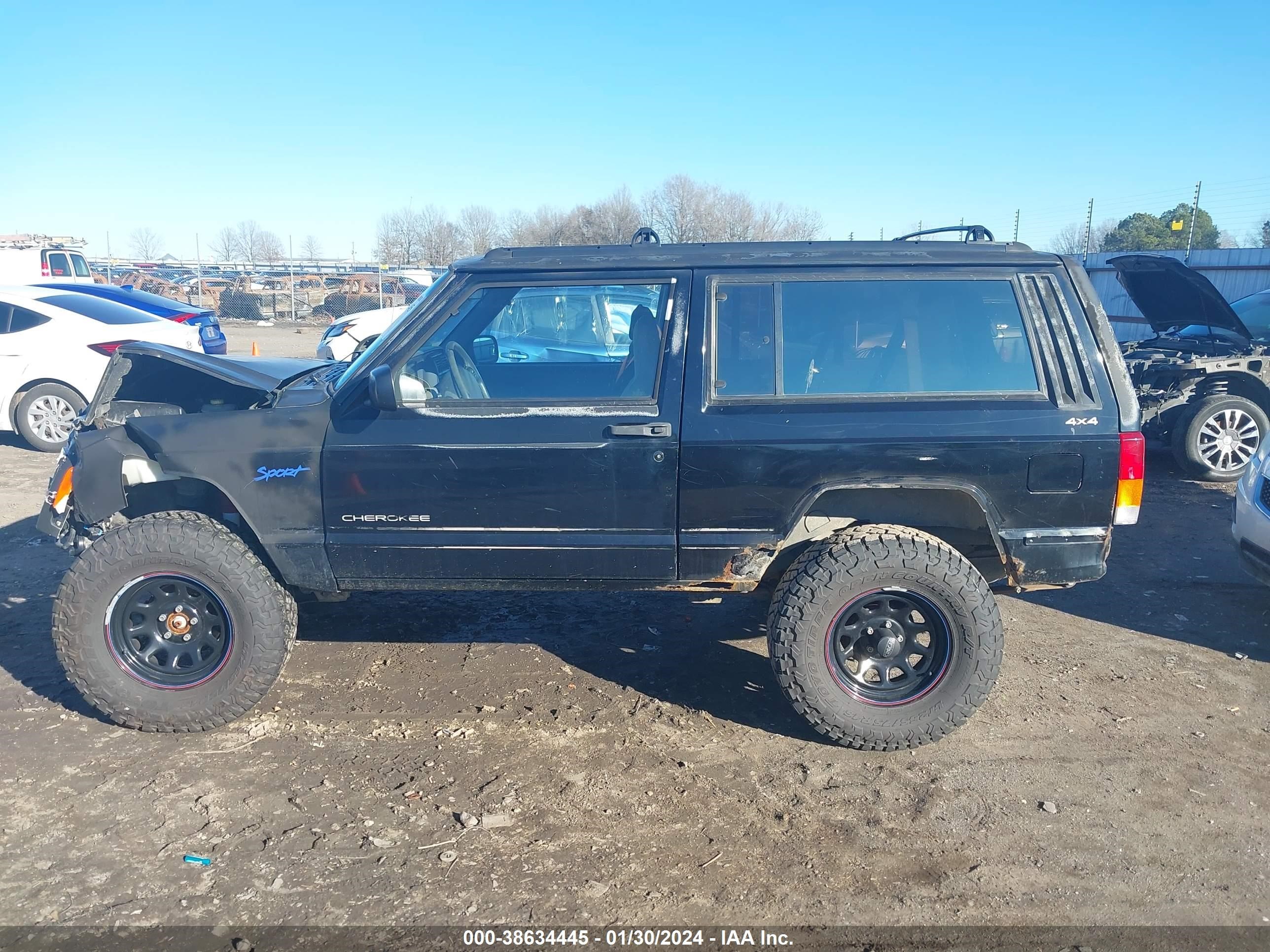 Photo 13 VIN: 1J4FJ67S2WL133362 - JEEP CHEROKEE 