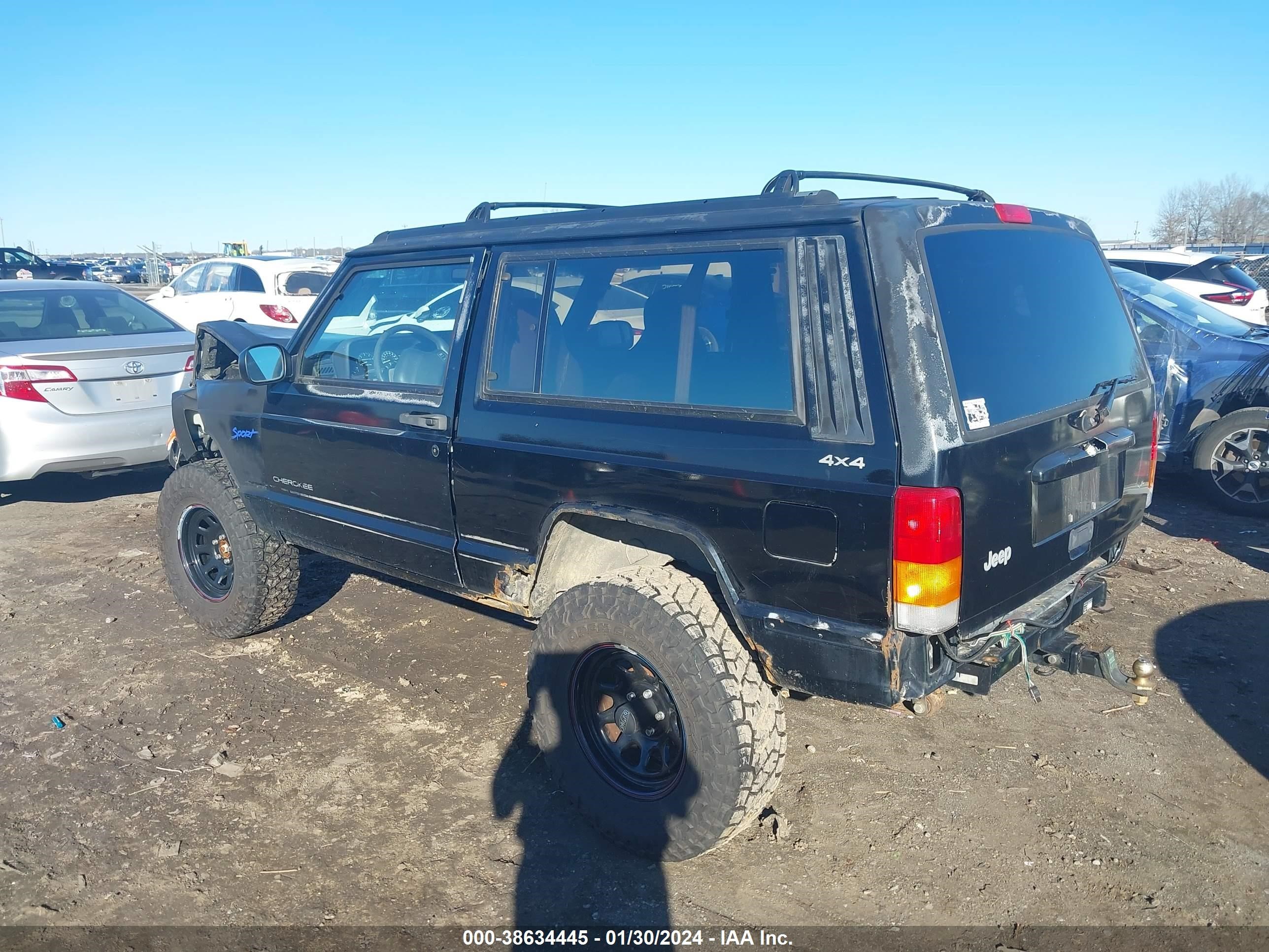 Photo 2 VIN: 1J4FJ67S2WL133362 - JEEP CHEROKEE 