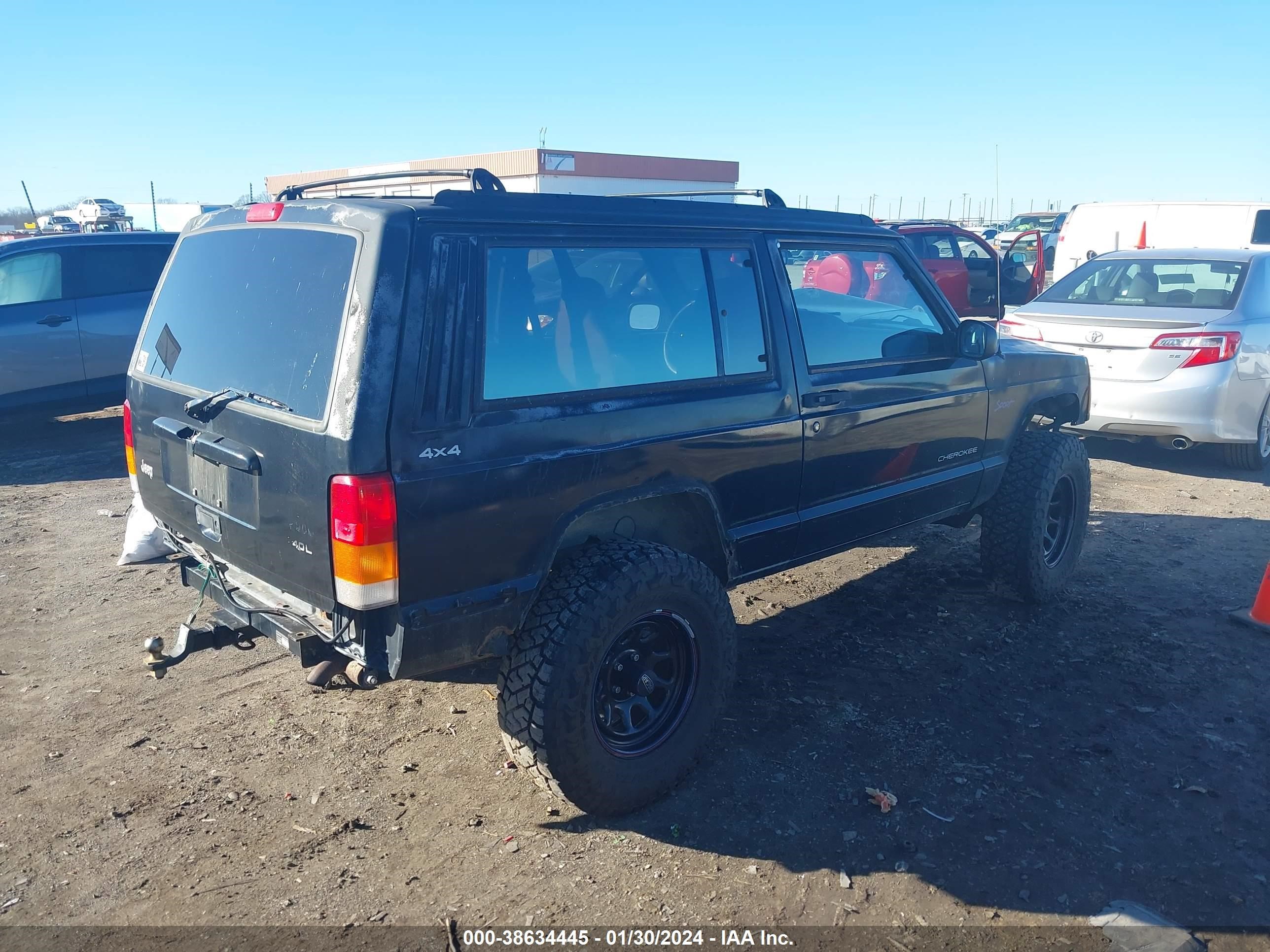 Photo 3 VIN: 1J4FJ67S2WL133362 - JEEP CHEROKEE 