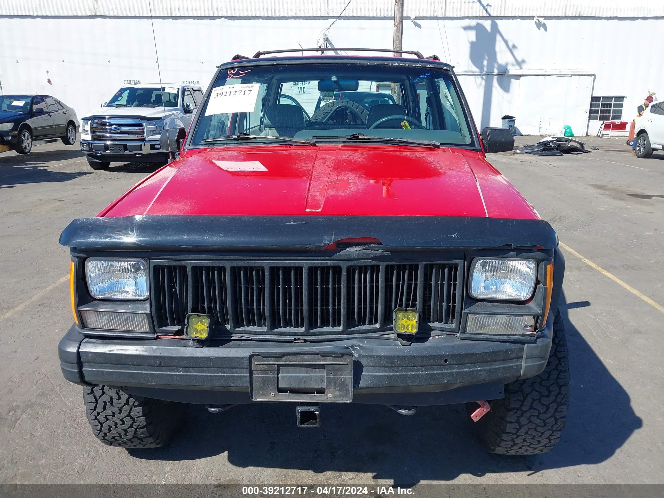 Photo 11 VIN: 1J4FJ67S9PL528379 - JEEP CHEROKEE 