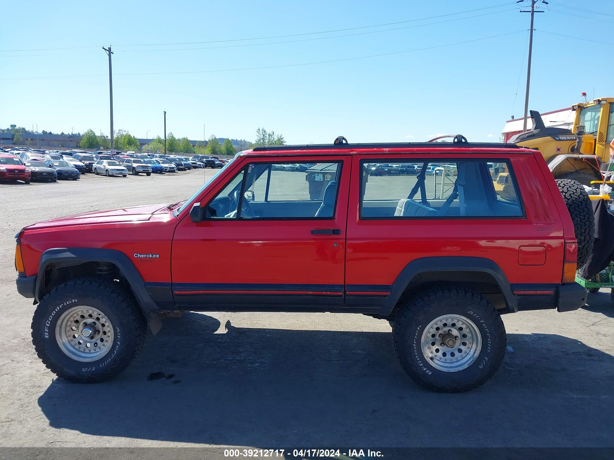 Photo 13 VIN: 1J4FJ67S9PL528379 - JEEP CHEROKEE 