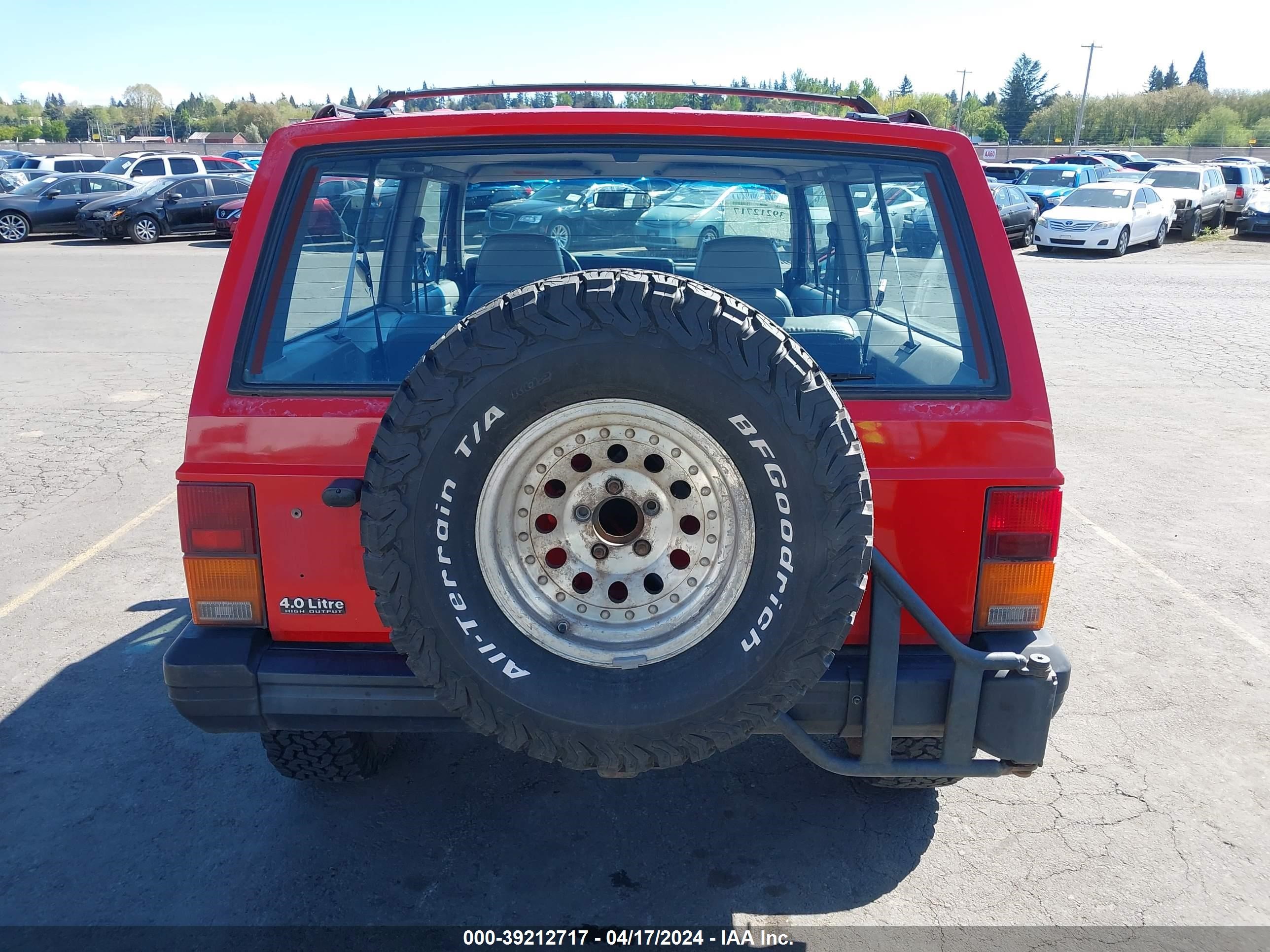 Photo 15 VIN: 1J4FJ67S9PL528379 - JEEP CHEROKEE 